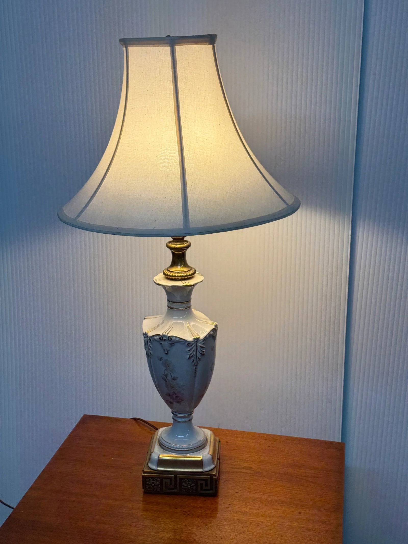 Vintage Chelsea House Jardiniere Porcelain Table Lamp - 7