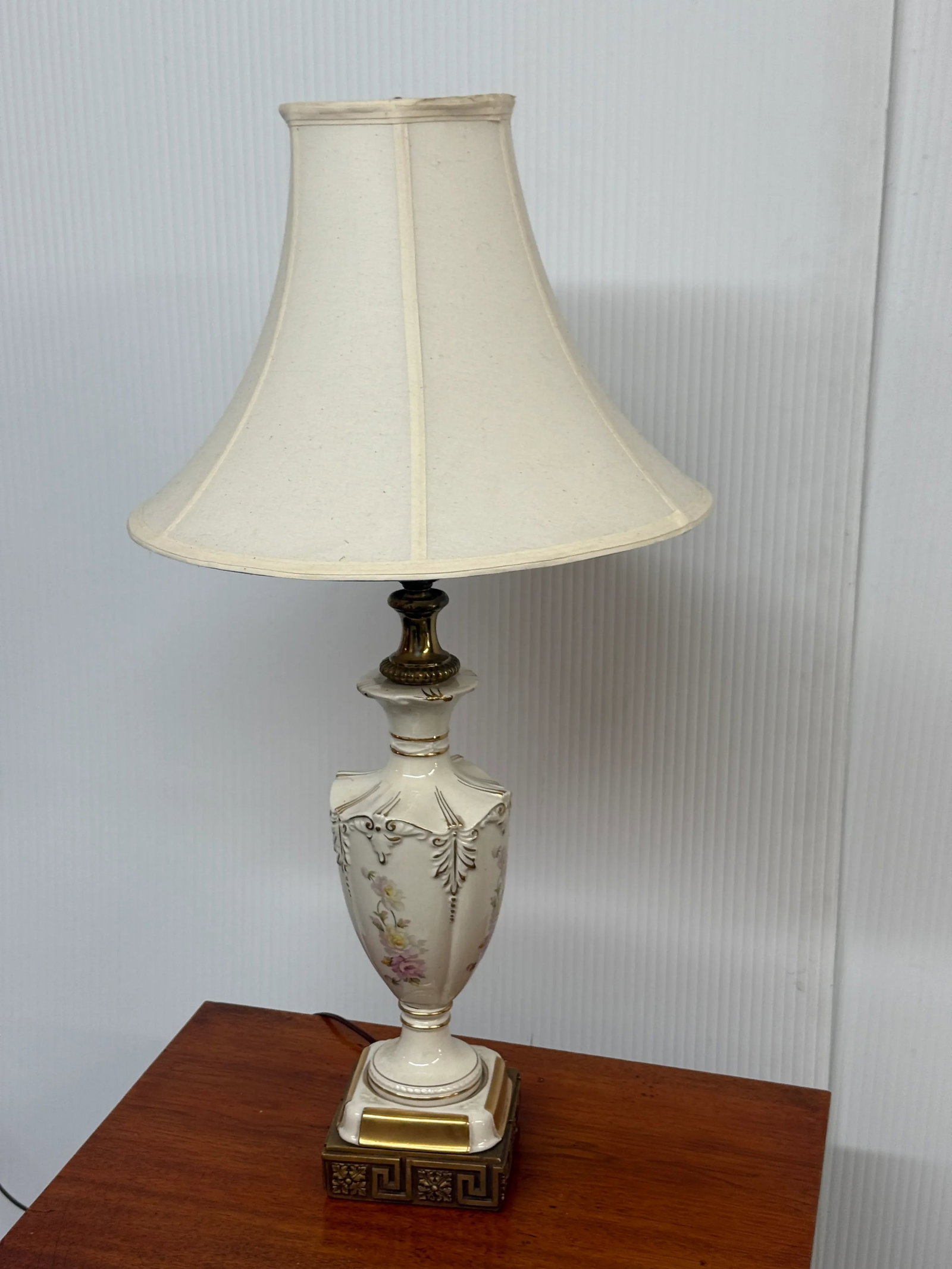 Vintage Chelsea House Jardiniere Porcelain Table Lamp - 8