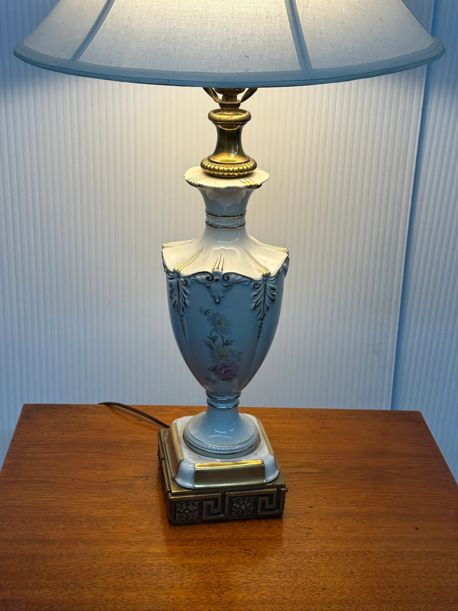 Vintage Chelsea House Jardiniere Porcelain Table Lamp - 9