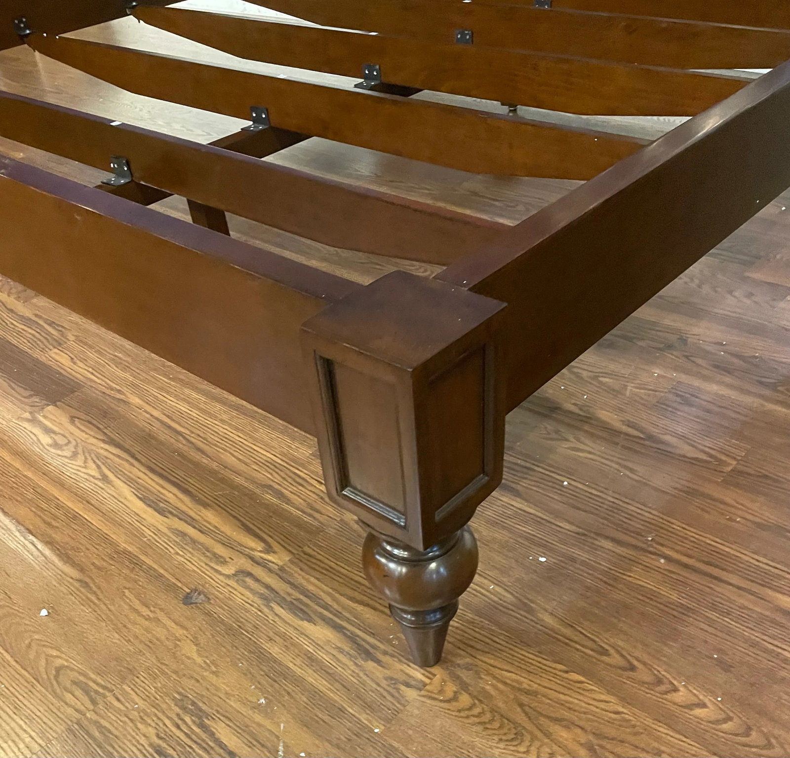 Traditional King Size Mahogany Low Post Bed by Leighton Hall - Showroom Sample - 7