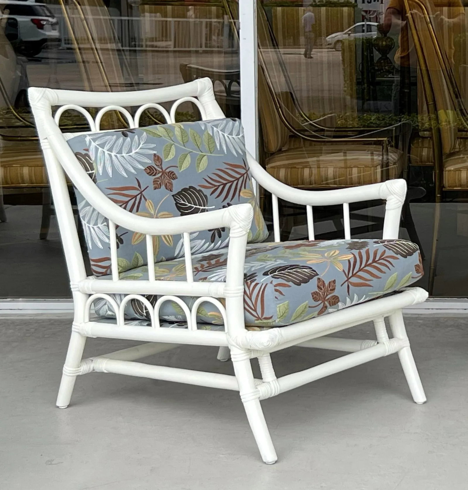 Mid 20th Century Willow and Reed Mid Century Rattan Lounge Chair With Ottoman - 4