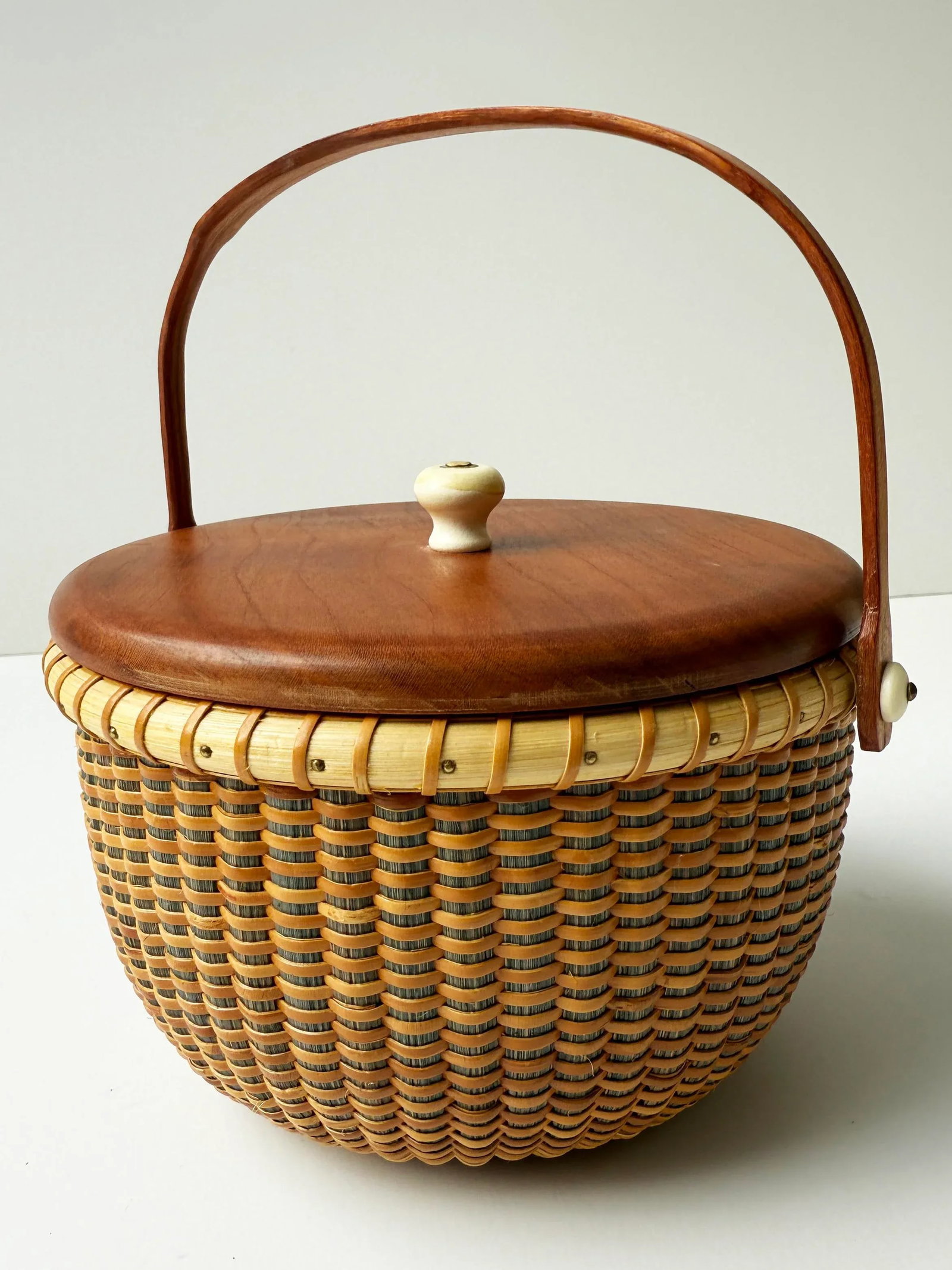 Vintage Signed Nantucket Lightship Basket â€“ Handcrafted With Lid, Bone Handle & - 2