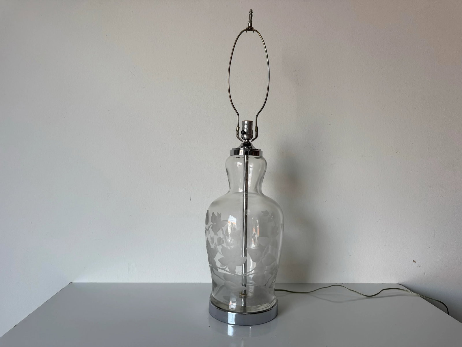 Vintage Victor Art Hand-Carved Glass Floral Table Lamp - Signed - 2