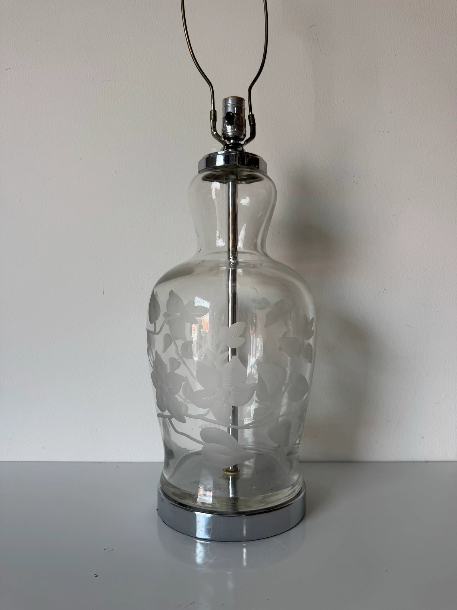 Vintage Victor Art Hand-Carved Glass Floral Table Lamp - Signed - 7