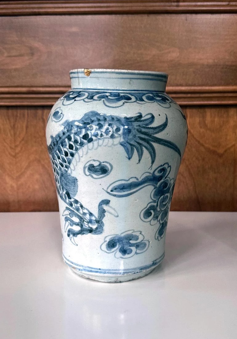 19th Century Korean White and Blue Porcelain Jar with Dragon Joseon Dynasty - 7