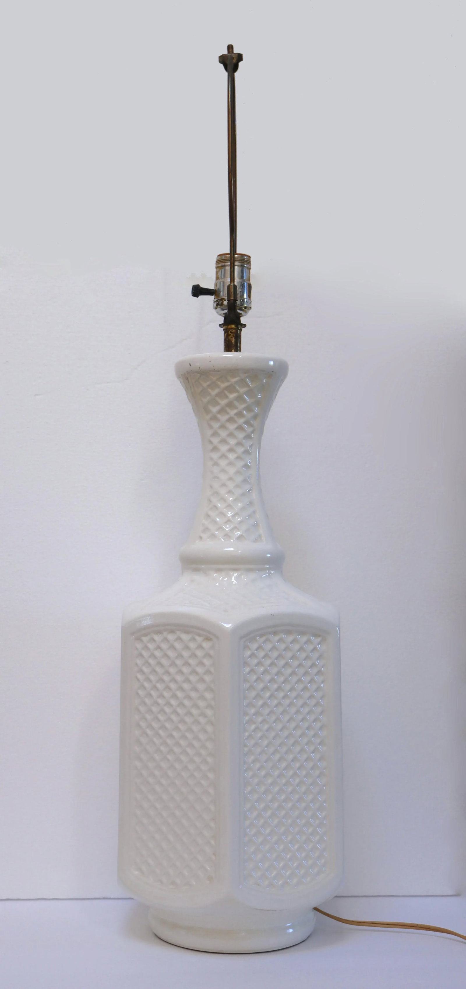 Vintage White Hexagonal Ceramic Geometric Raised Relief Table Lamp - 2