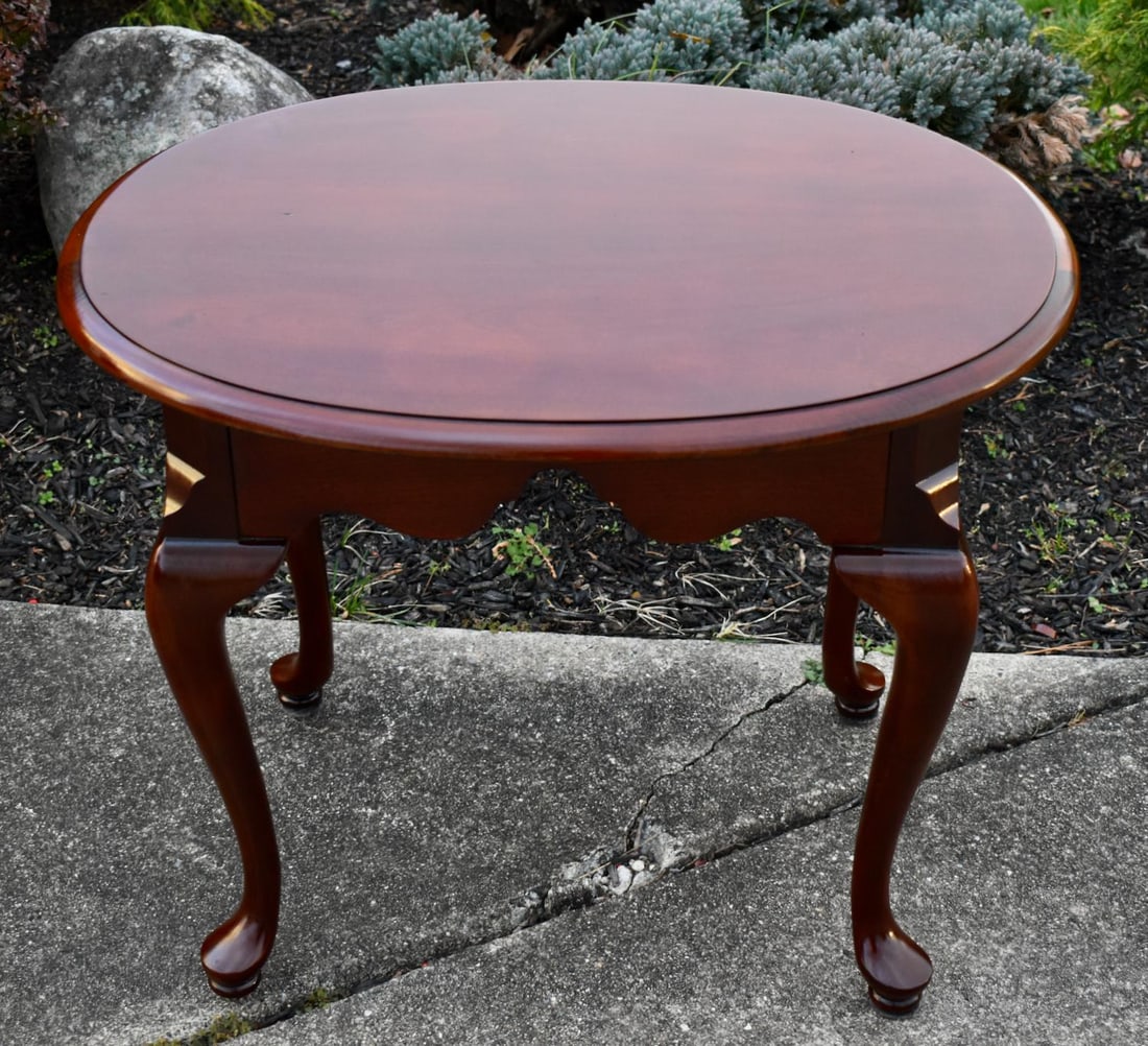 Vintage Thomasville CherryWood Oval Queen Anne Style Side Table W/Pull-Out - 4