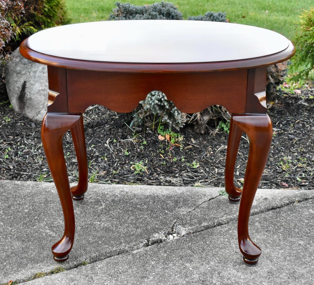 Vintage Thomasville CherryWood Oval Queen Anne Style Side Table W/Pull-Out - 6