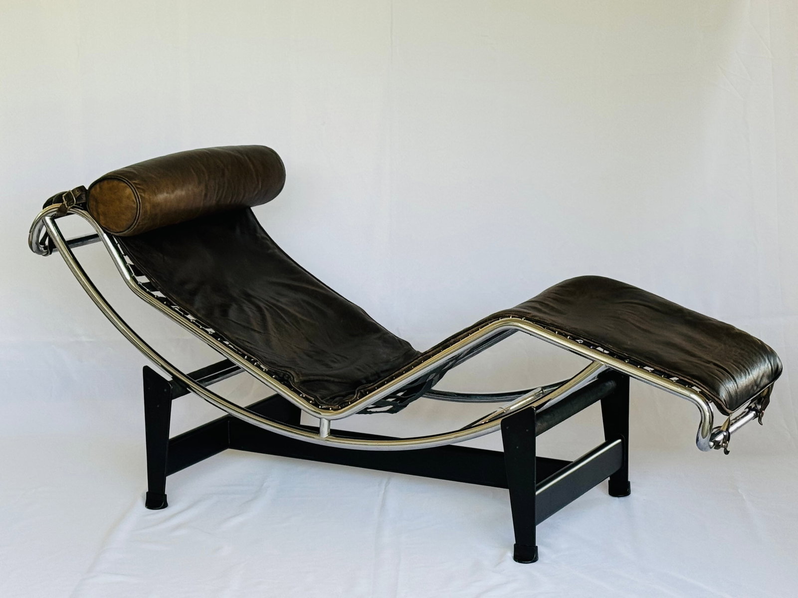 1970â€™s Lc4 Lounge by Le Corbusier for Cassina - 2