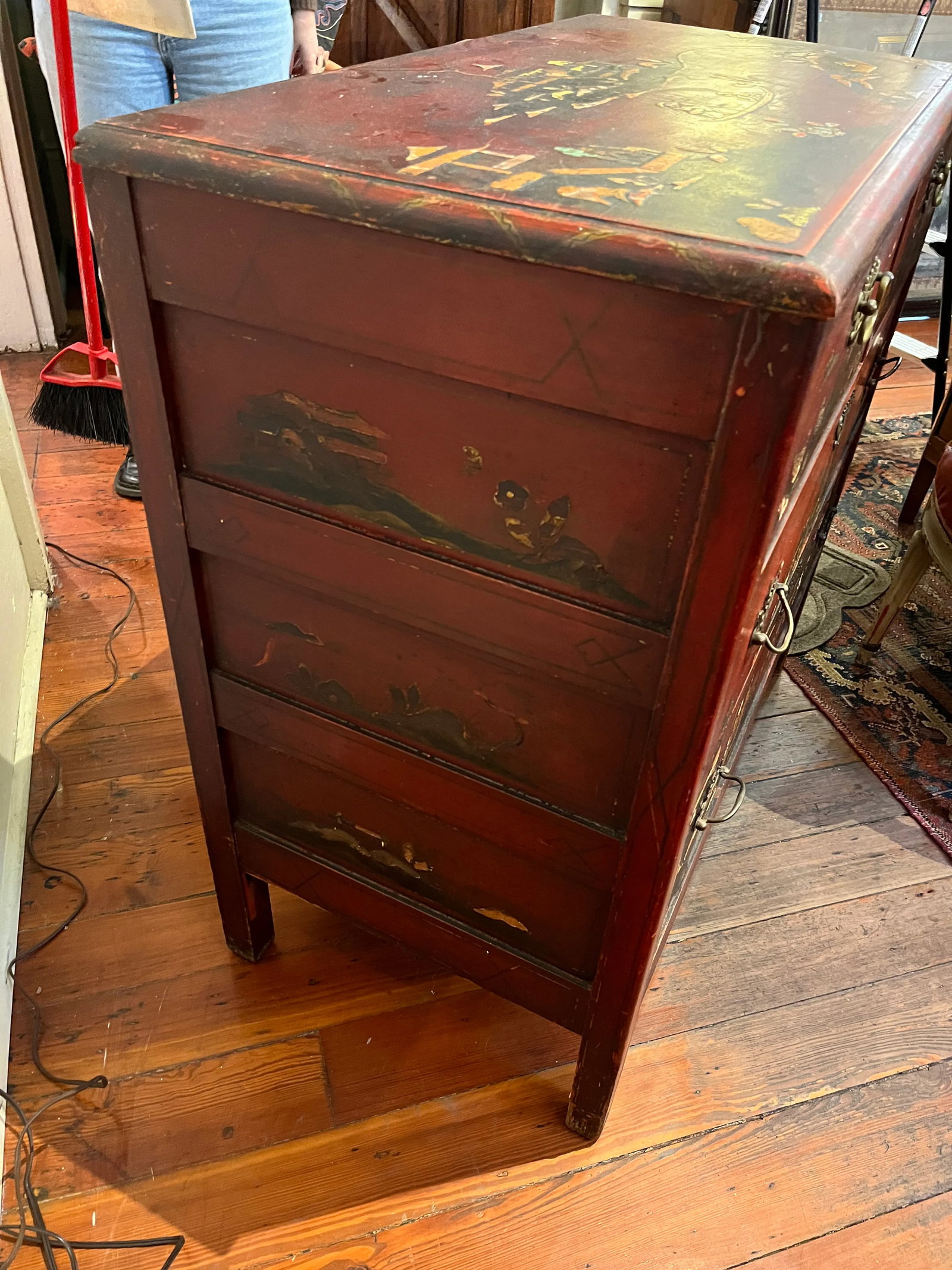 Chinoiserie Decorated Chest of Drawers - 2