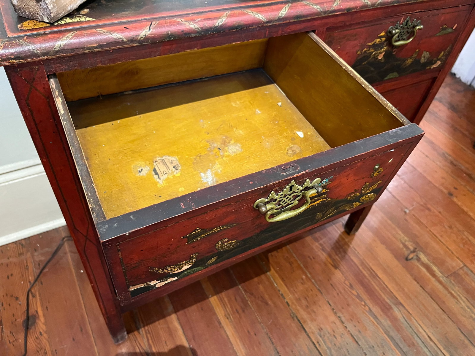 Chinoiserie Decorated Chest of Drawers - 6
