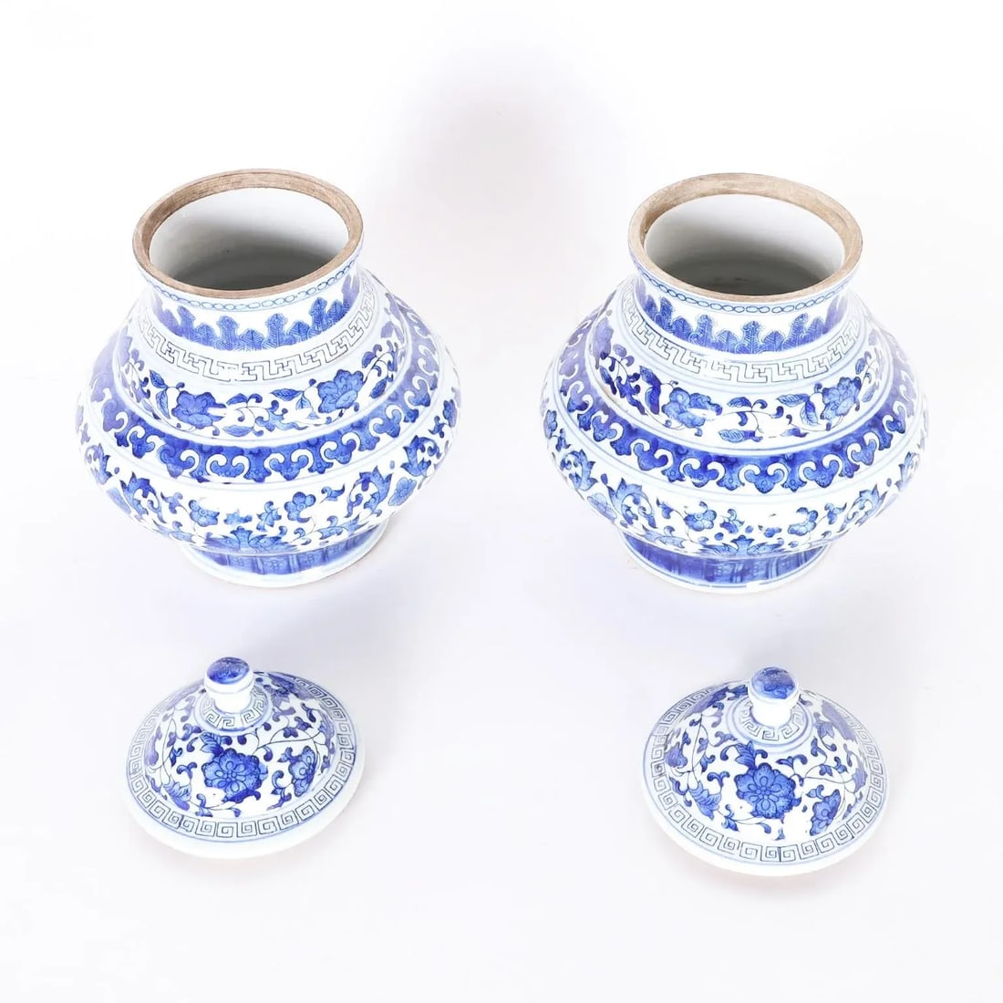 Pair of Blue and White Porcelain Lidded Urns - 3