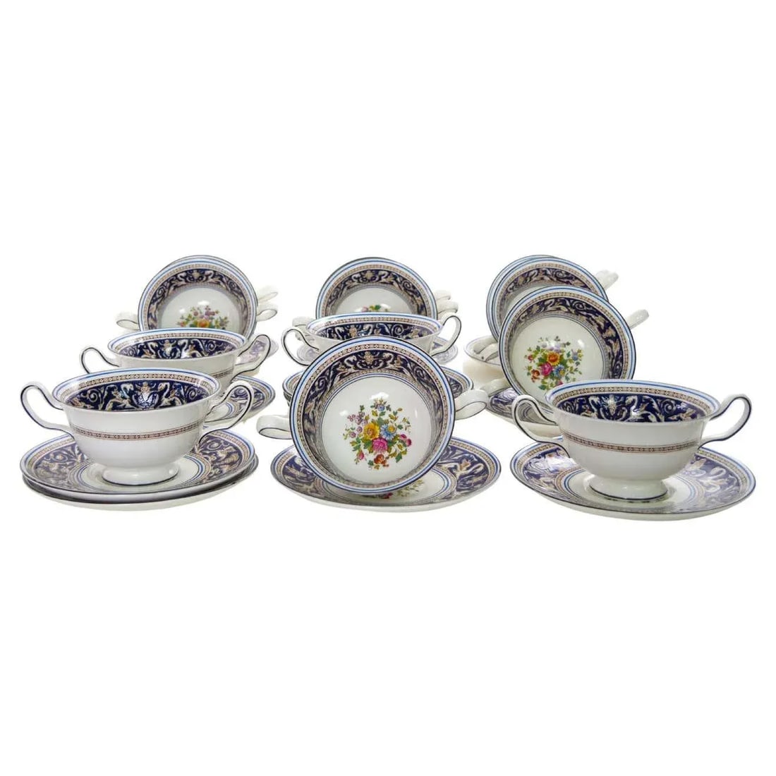 Wedgwood Porcelain Dinner Service for Twelve People - 2