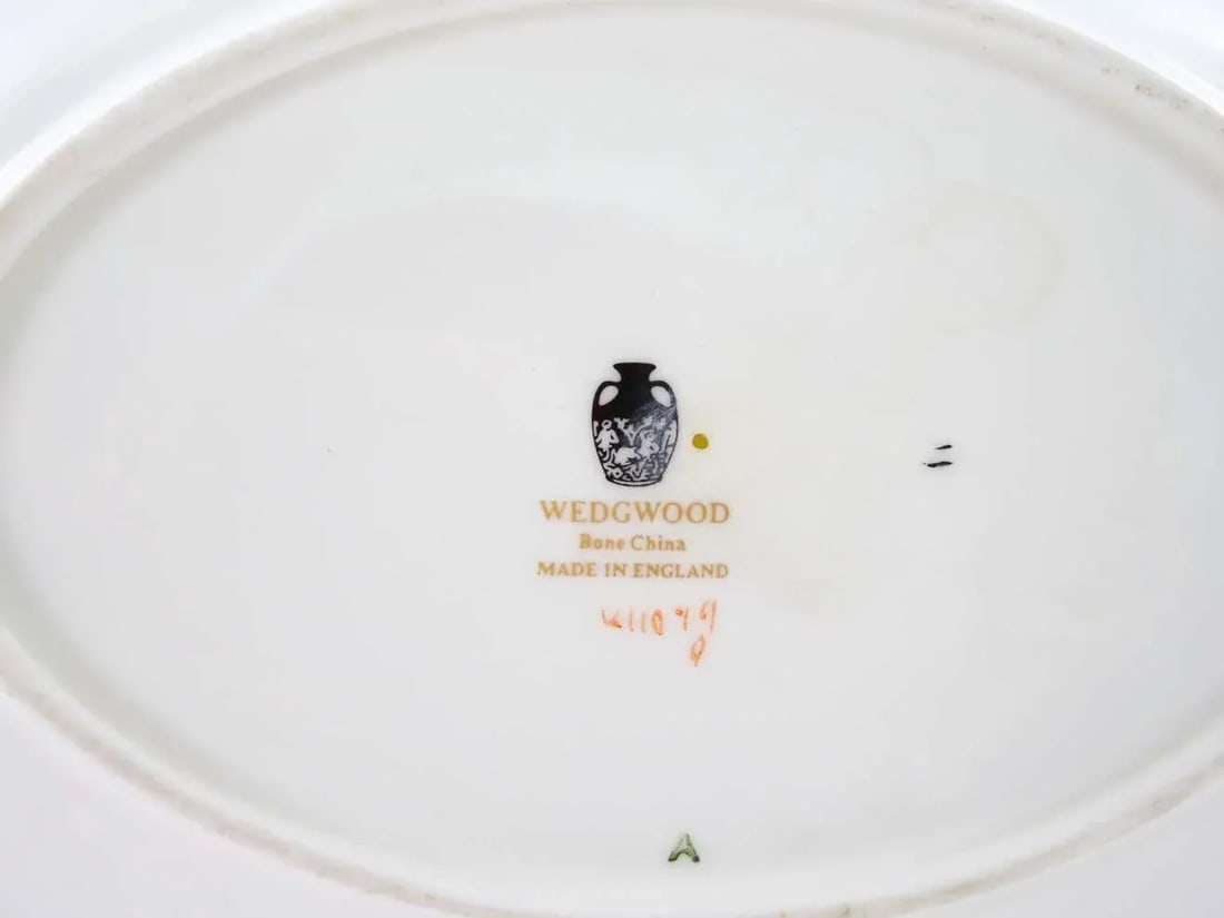 Wedgwood Porcelain Dinner Service for Twelve People - 5