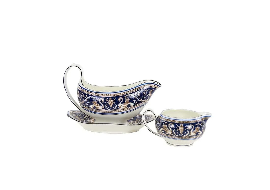 Wedgwood Porcelain Dinner Service for Twelve People - 7