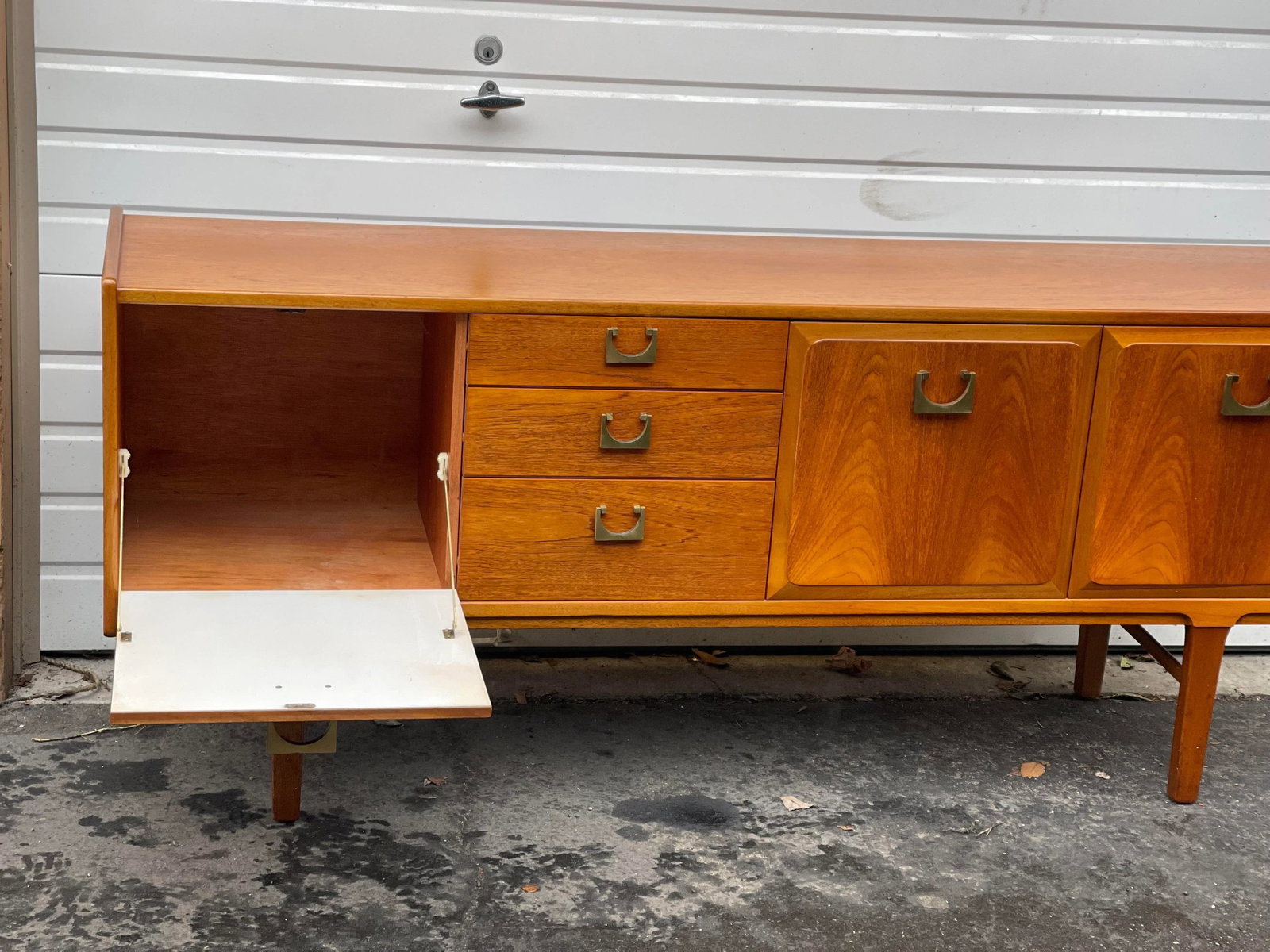 1970s Vintage Mid Century Modern Credenza. Uk Import. - 4