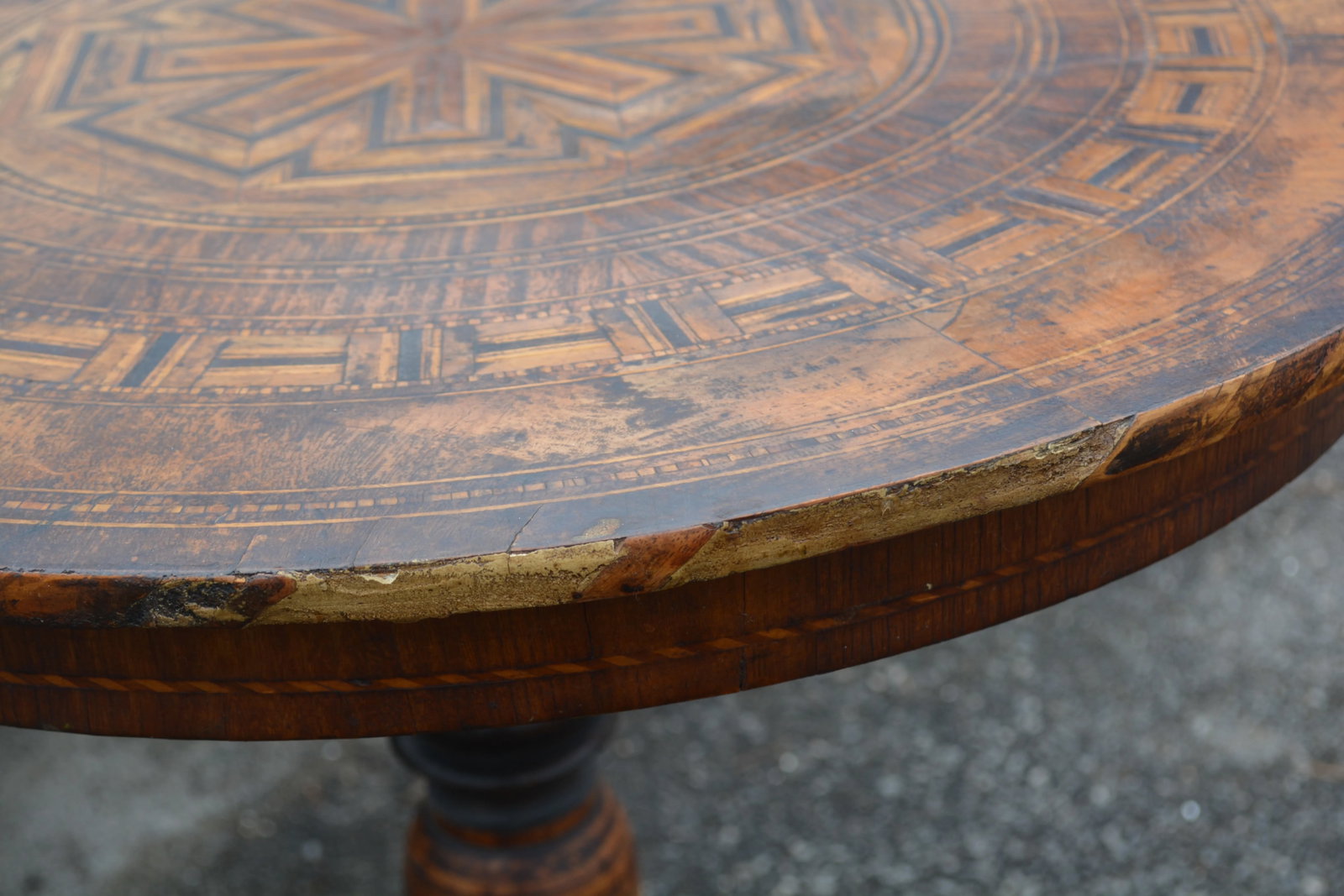 Tripod Pedestal Gueridon Table Marquetry and Mixed Wood, Italy 19th Century - 6