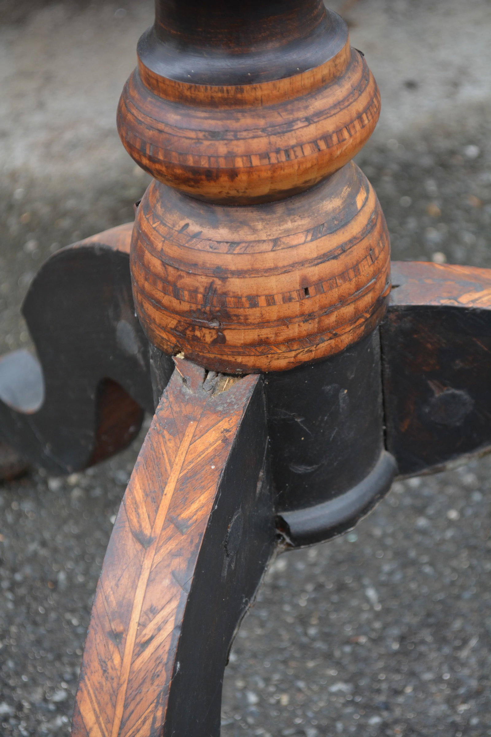 Tripod Pedestal Gueridon Table Marquetry and Mixed Wood, Italy 19th Century - 7