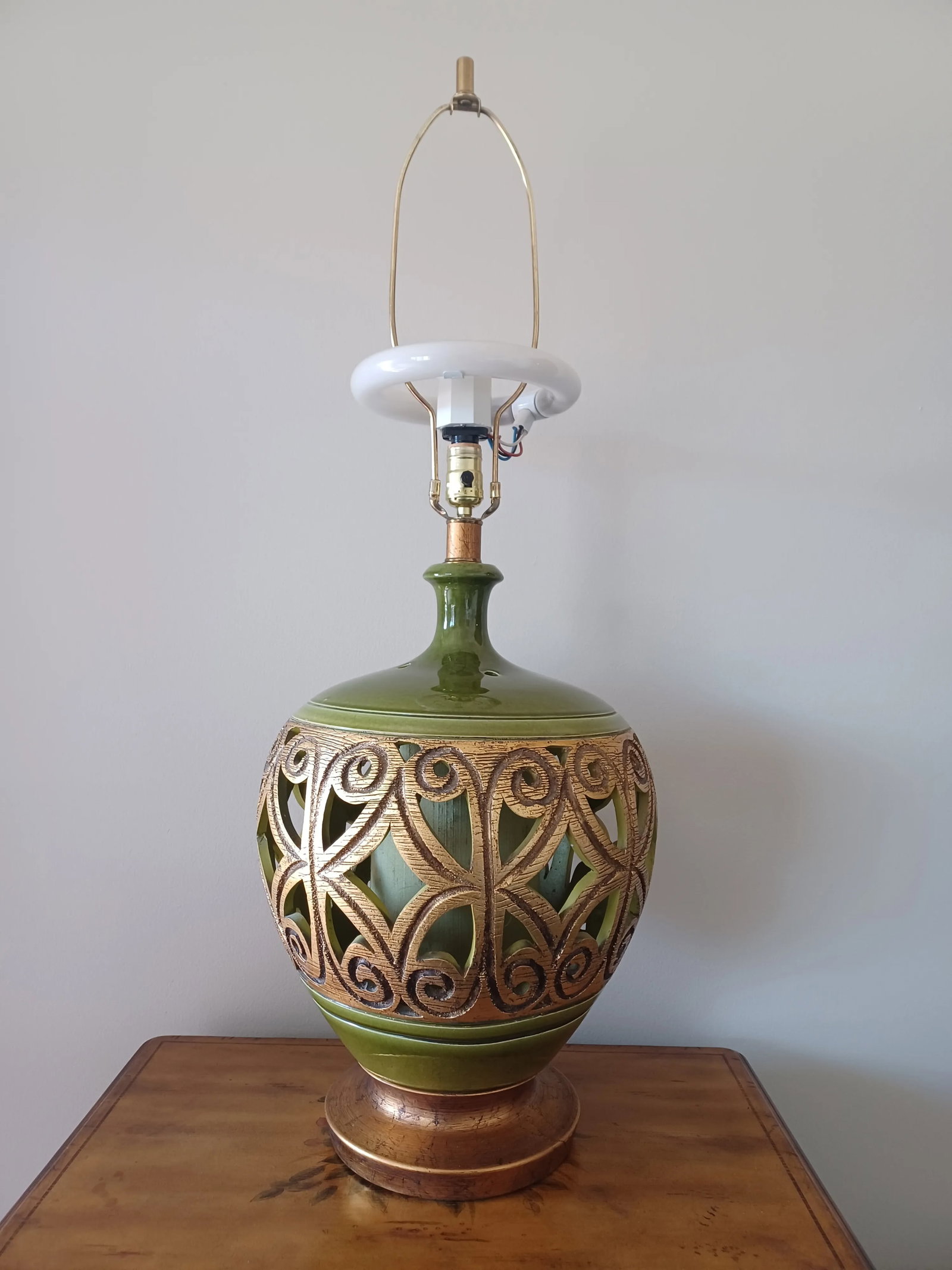 Large 1960's American Ceramic Table Lamp With Inner Light - 2