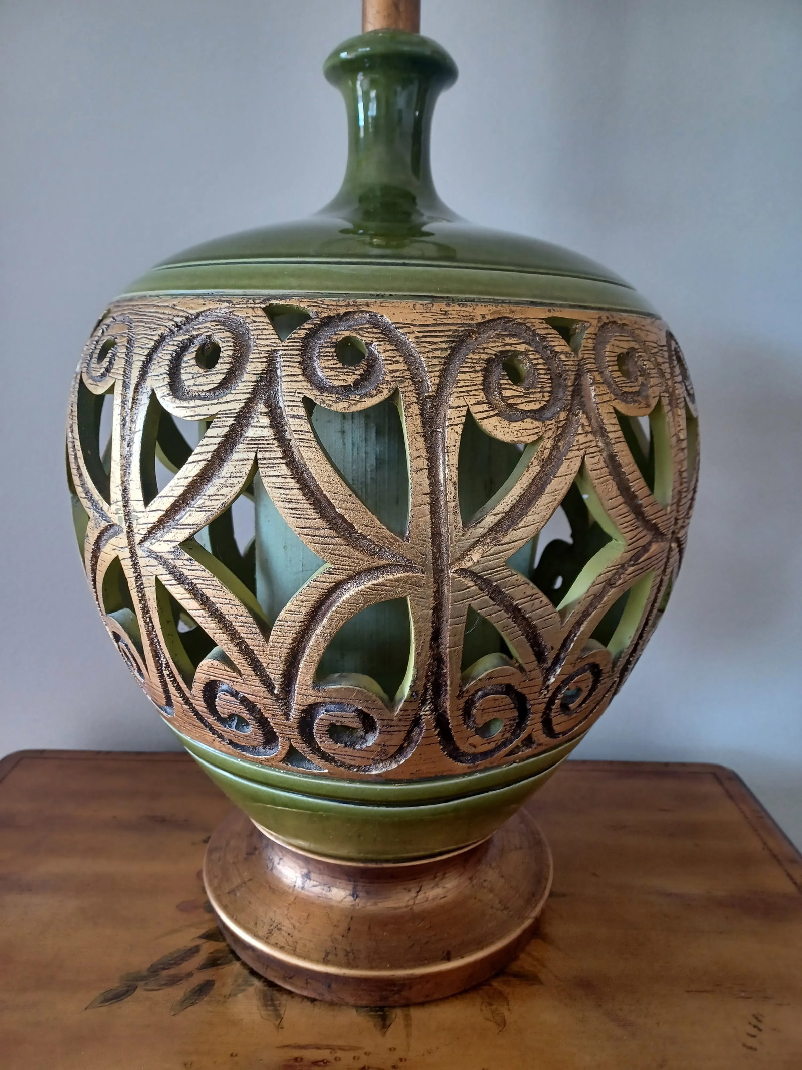 Large 1960's American Ceramic Table Lamp With Inner Light - 3