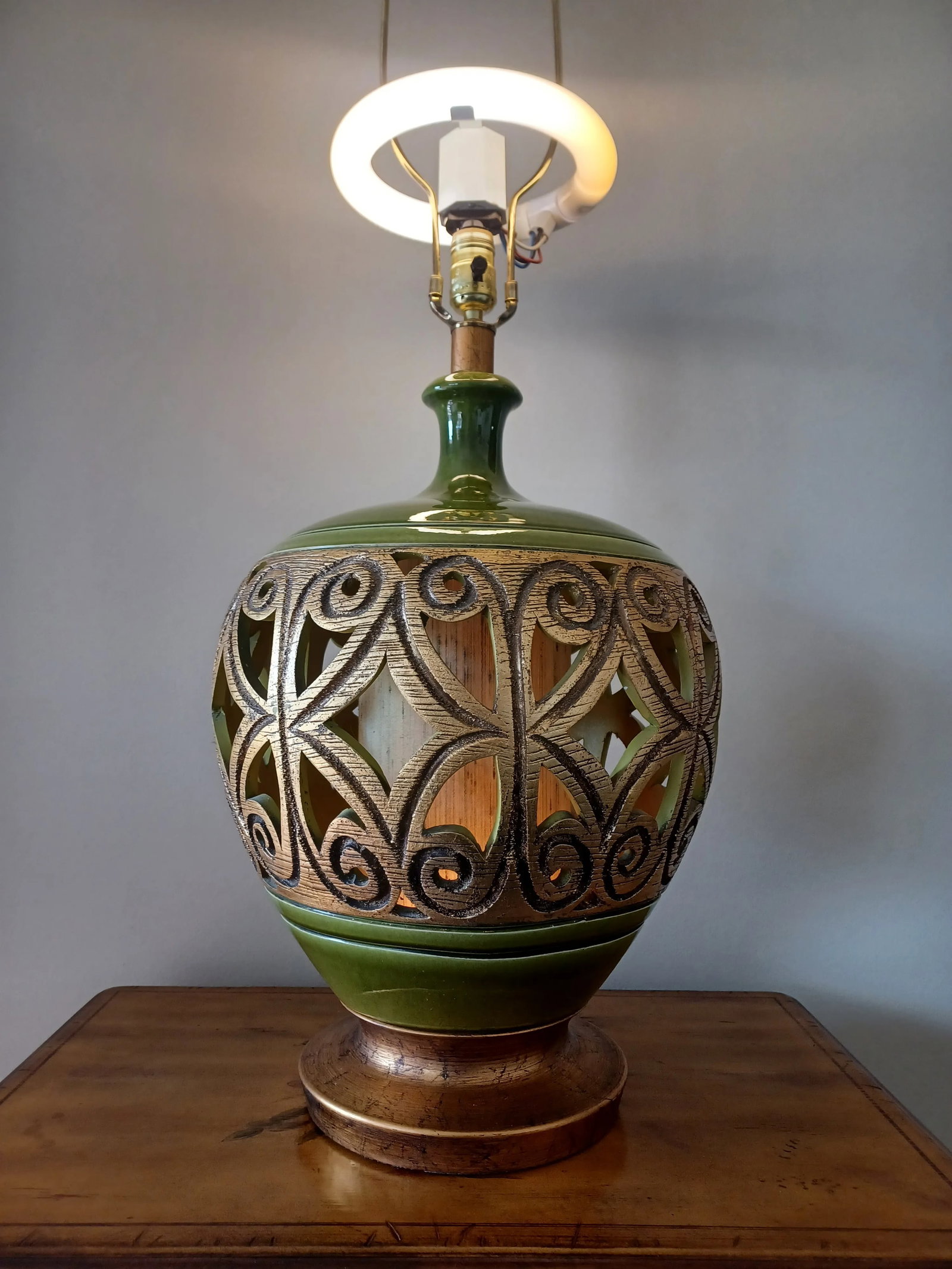 Large 1960's American Ceramic Table Lamp With Inner Light - 5