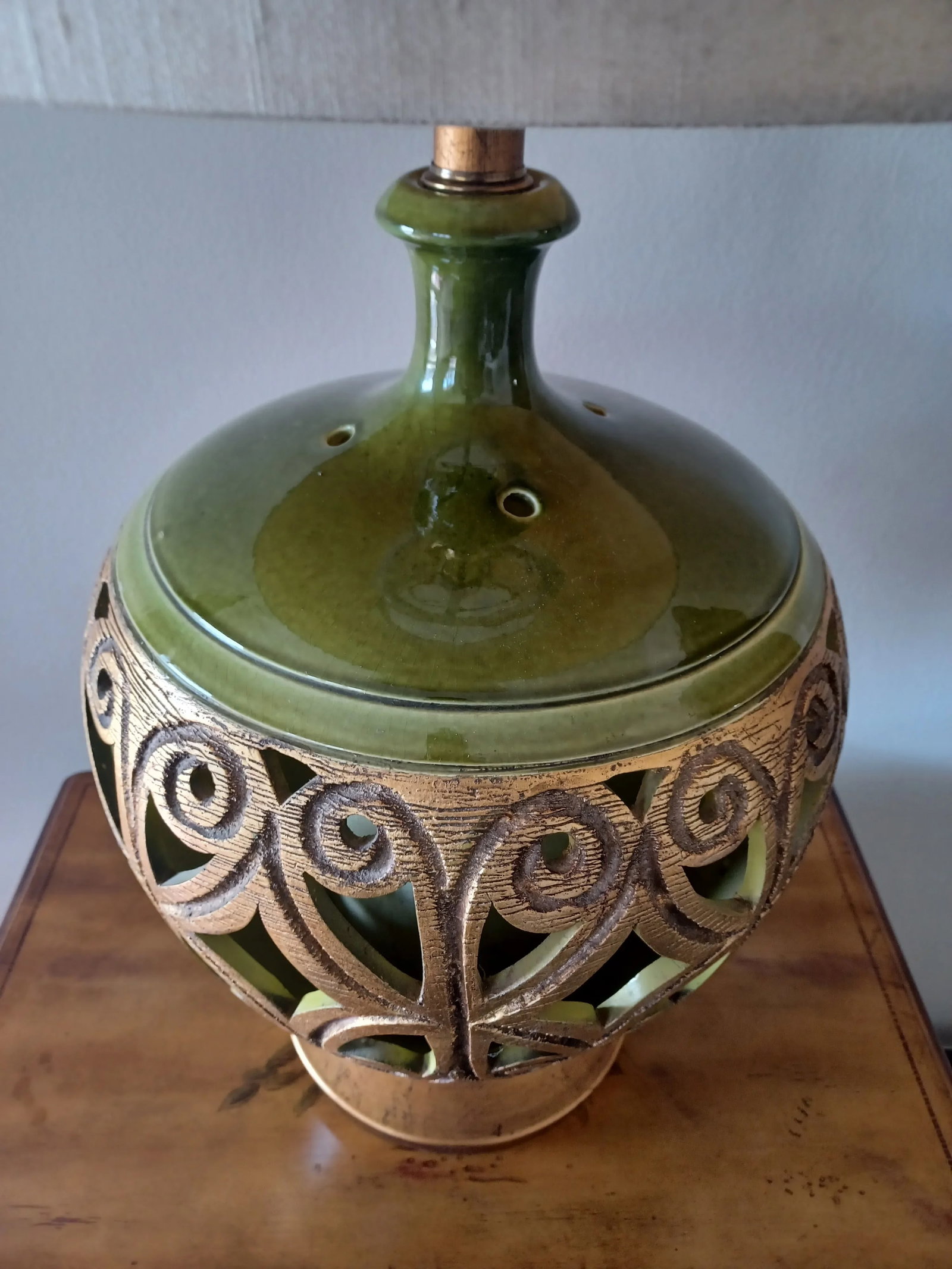 Large 1960's American Ceramic Table Lamp With Inner Light - 7