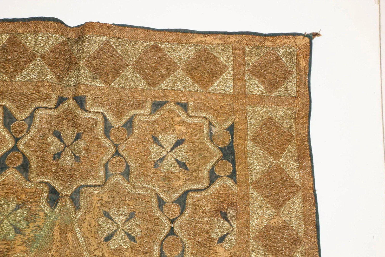 19th Century Islamic Art Ottoman Metallic Threads Arched Fragment Textile - 4