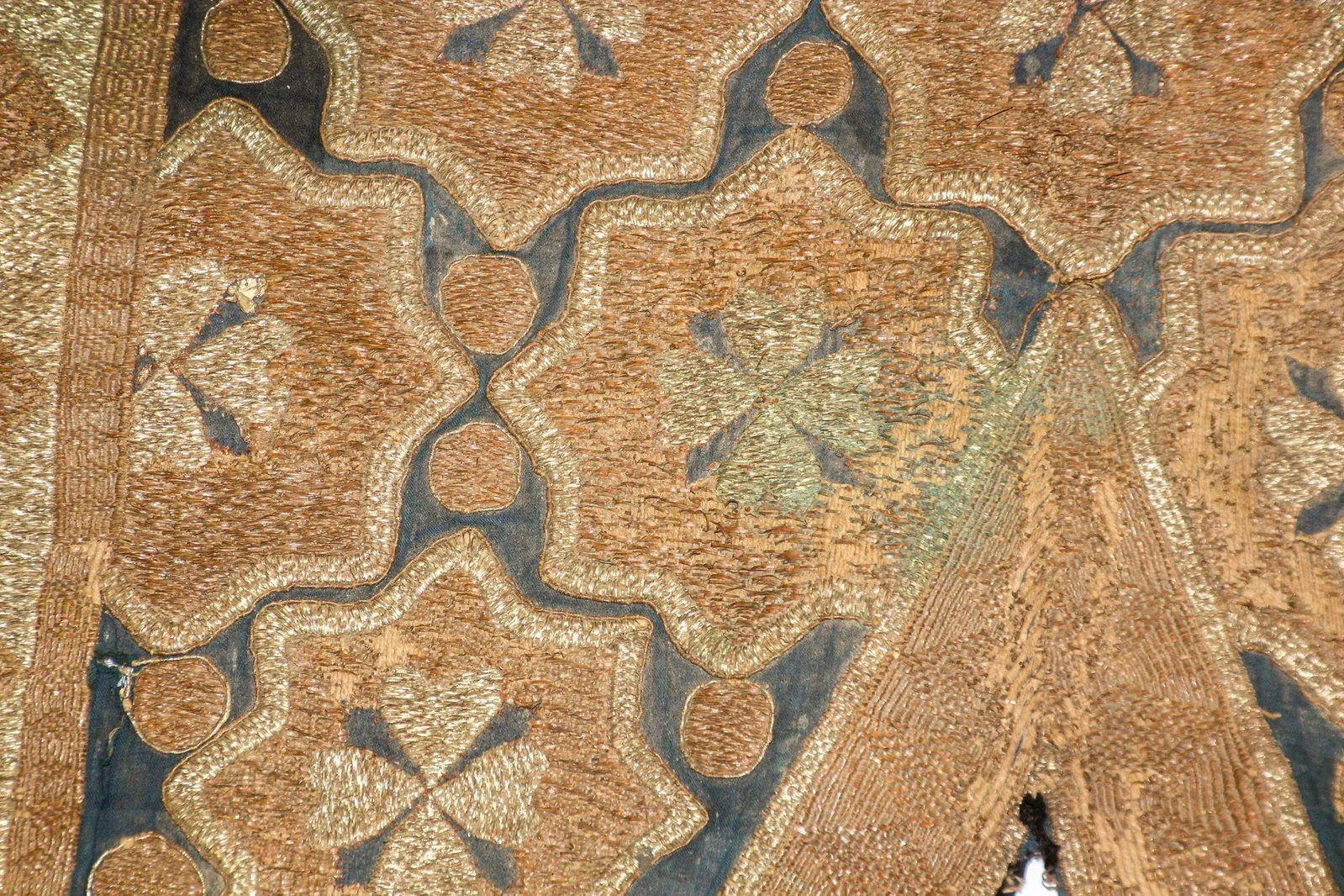 19th Century Islamic Art Ottoman Metallic Threads Arched Fragment Textile - 8
