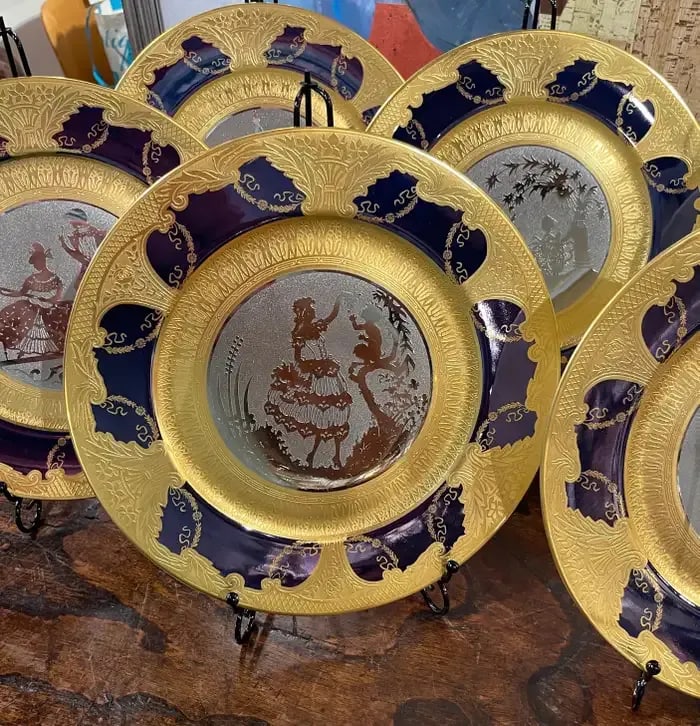 Early 20th Century Limoges Gold & Platinum Encrusted Operatic Service Plates - Set of 12 - 5