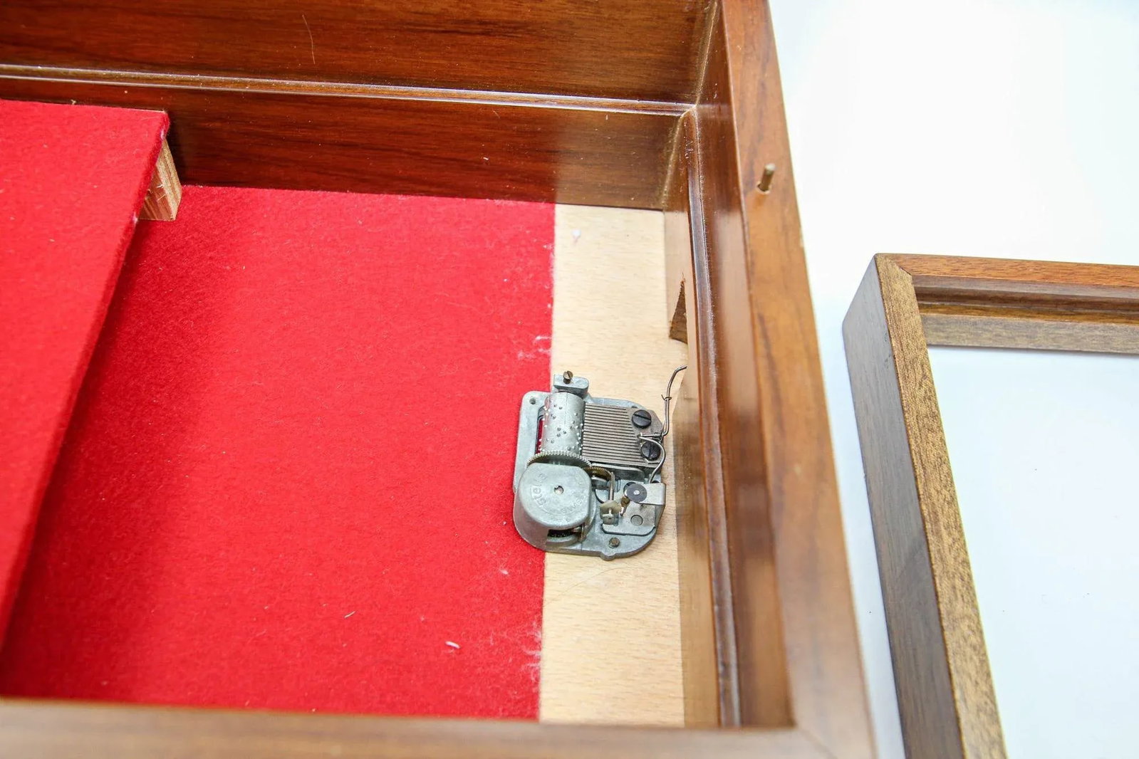 Jewelry Wooden Music Box Made in Italy With Flowers Inlaid Burl Wood Top - 7