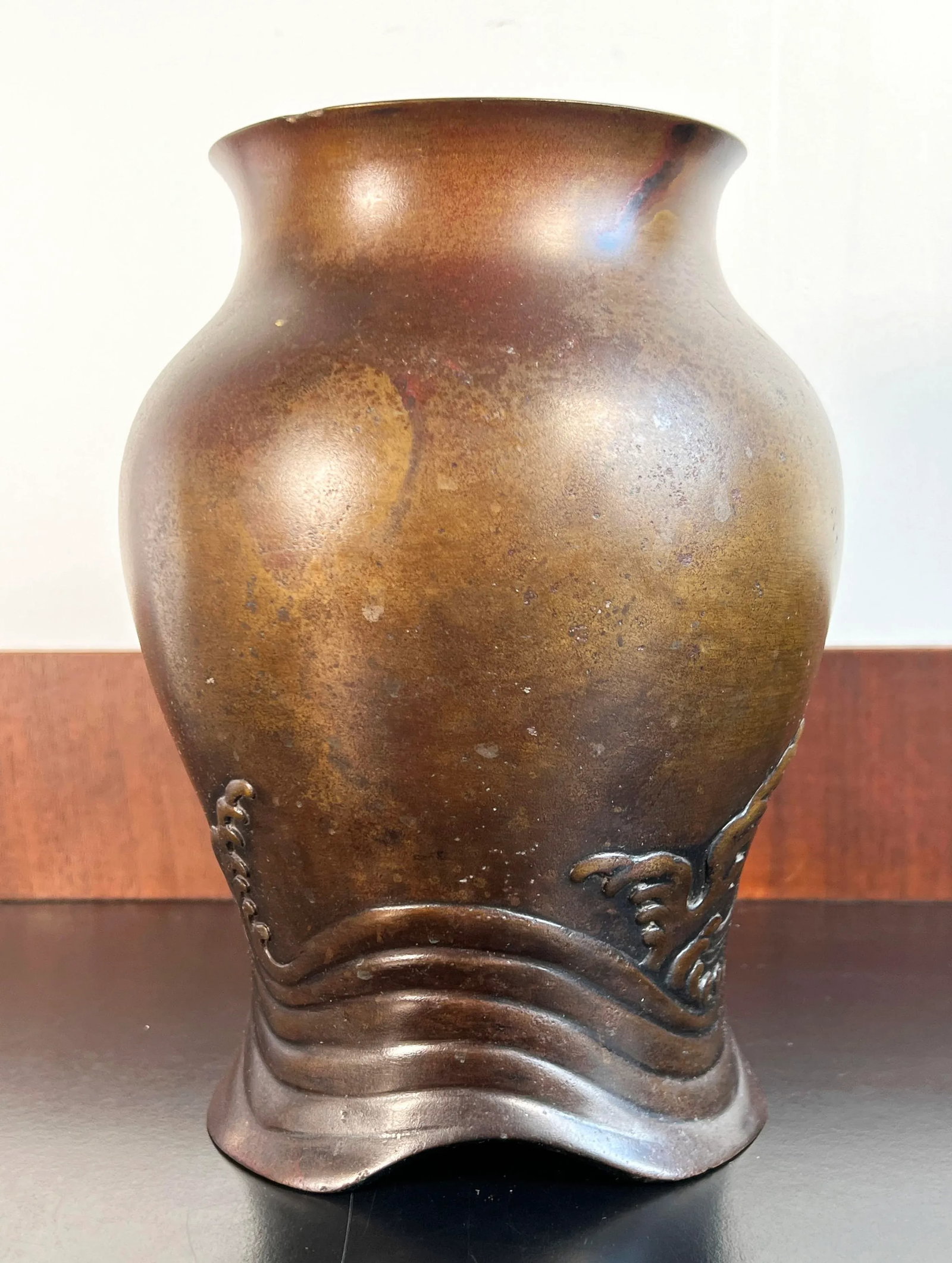 Vintage 1950's Japanese Bronze Great Wave Vase - Showa Period - 3