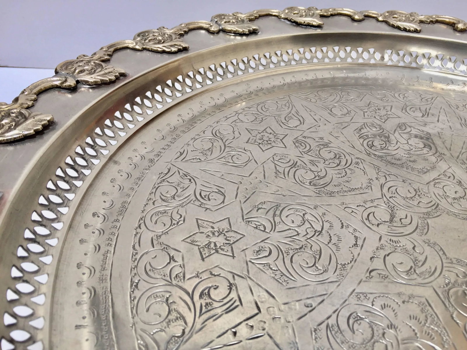 Moroccan Polished Round Footed Silvered Tray With Brass Overlay - 3