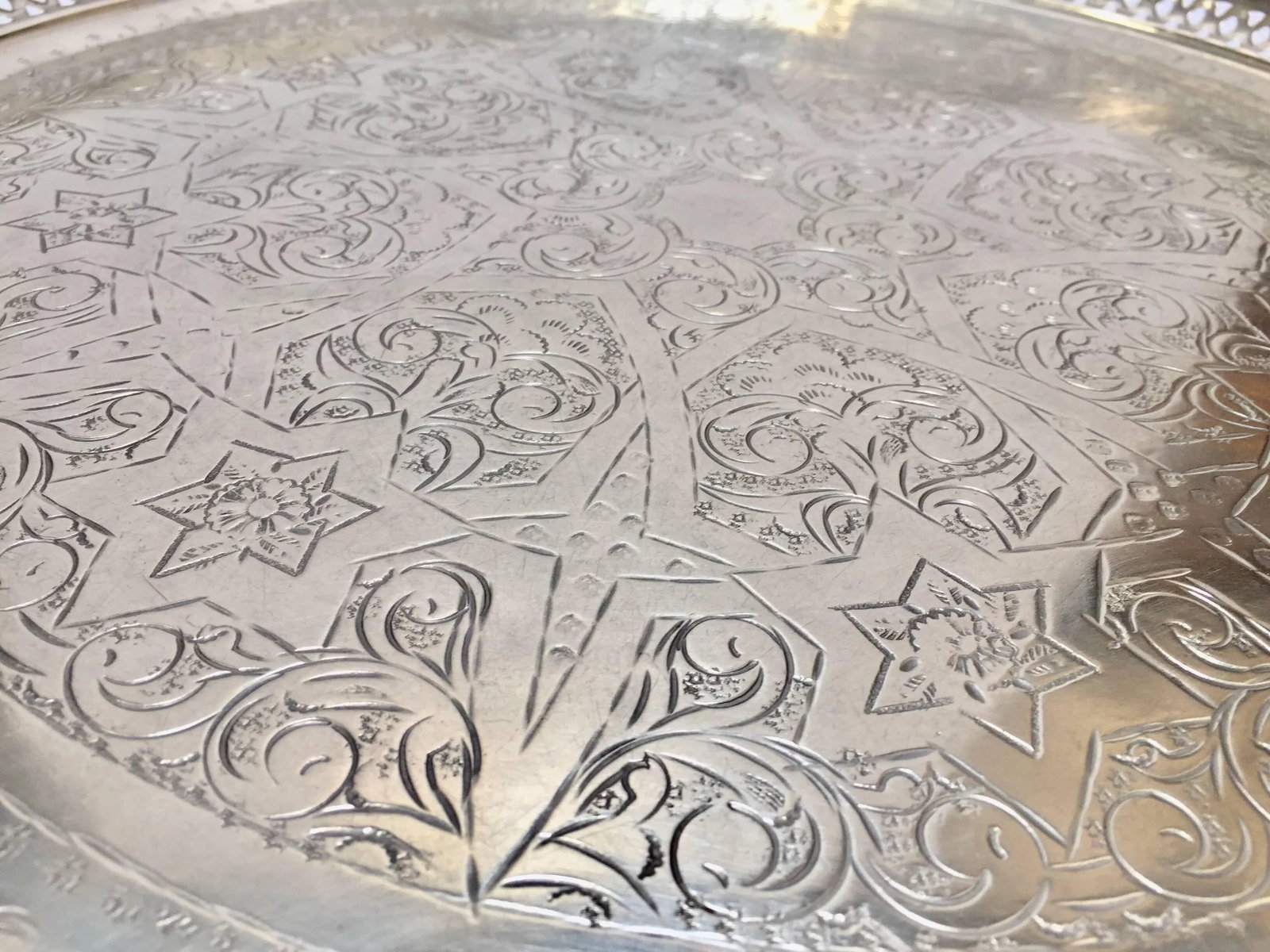 Moroccan Polished Round Footed Silvered Tray With Brass Overlay - 4