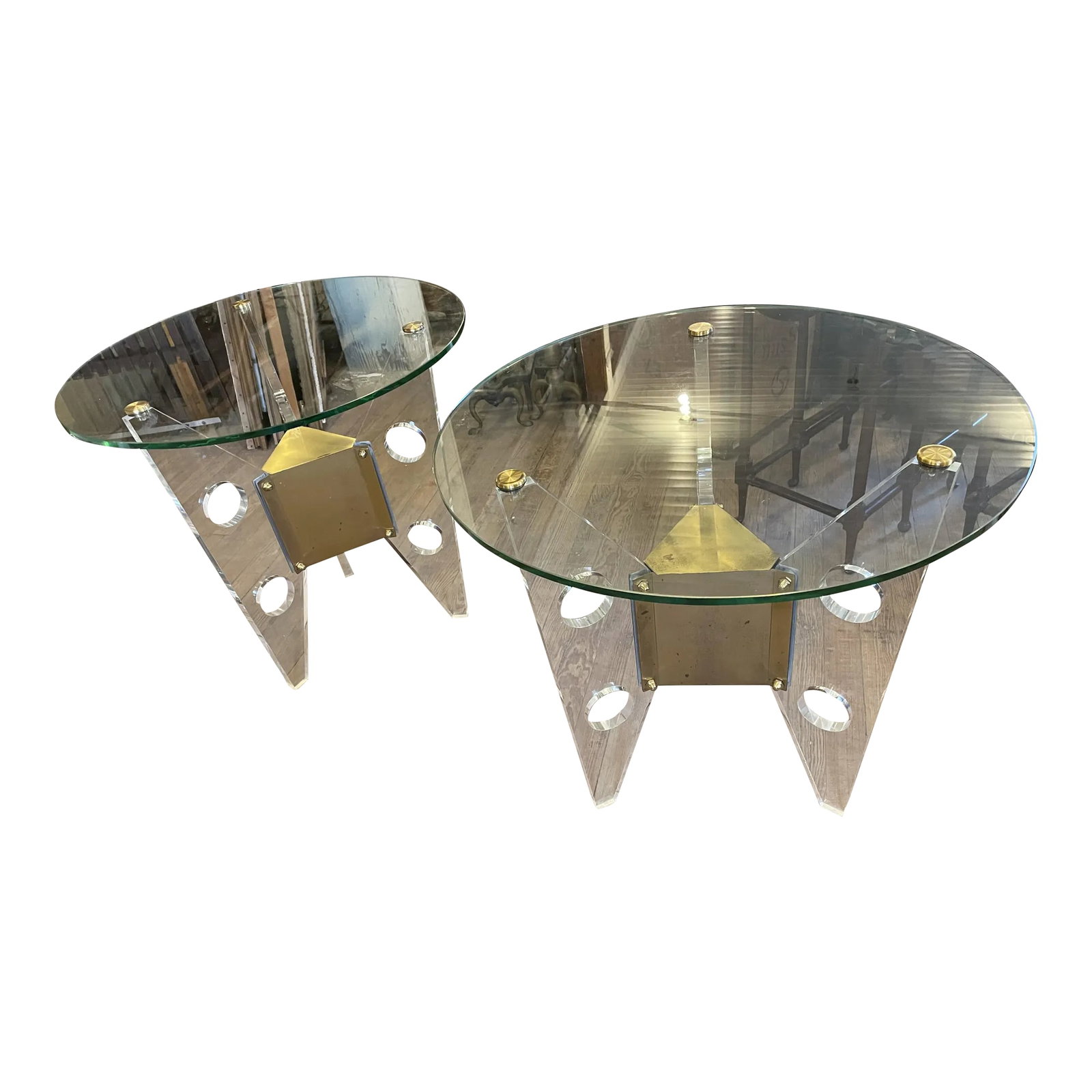Mid 20th Century Dorothy Thorpe Illuminated Pair Side/End Tables Lucite Base Round Glass Top: These tables are not signed but are the unmistakable design of Dorothy Thorpe. The is the best set of mid century occasional tables I have had (I have the matching coffee table listed and it is equal