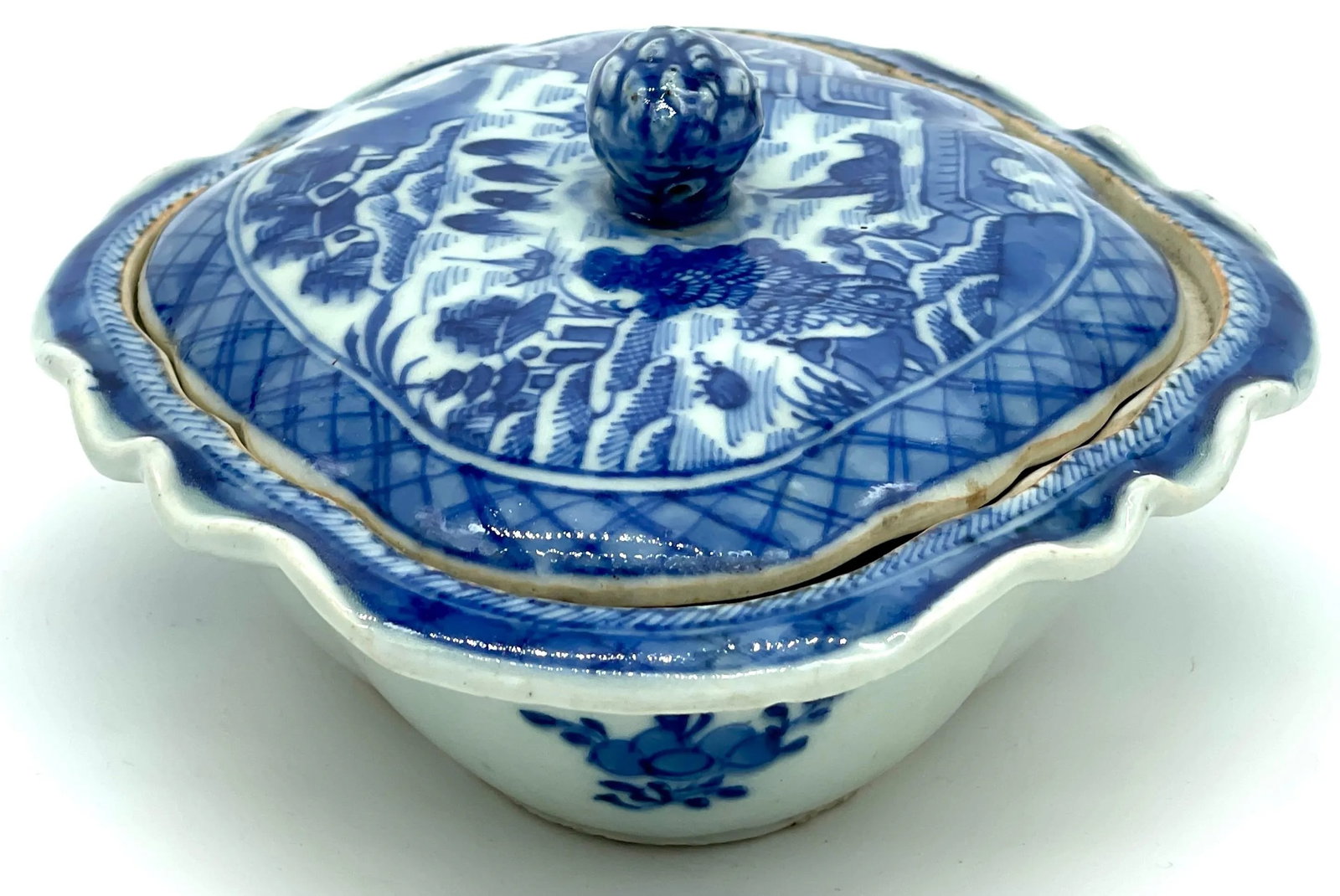 19th Century Chinese Export Diminutive Canton Quatrefoil Tureen Acorn Handle - 2