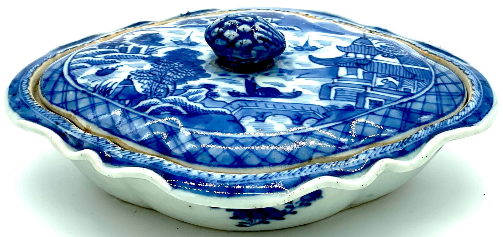 19th Century Chinese Export Diminutive Canton Quatrefoil Tureen Acorn Handle - 4