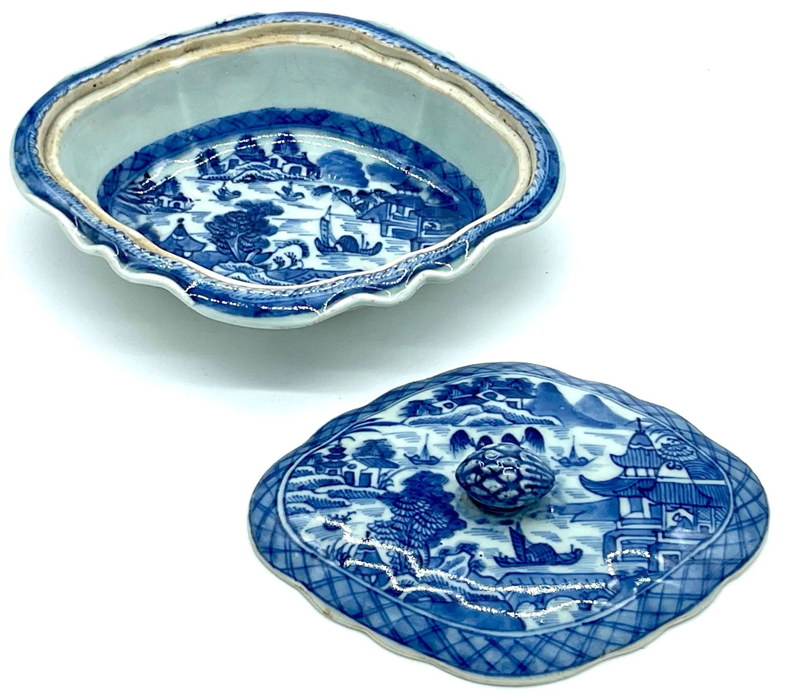 19th Century Chinese Export Diminutive Canton Quatrefoil Tureen Acorn Handle - 6