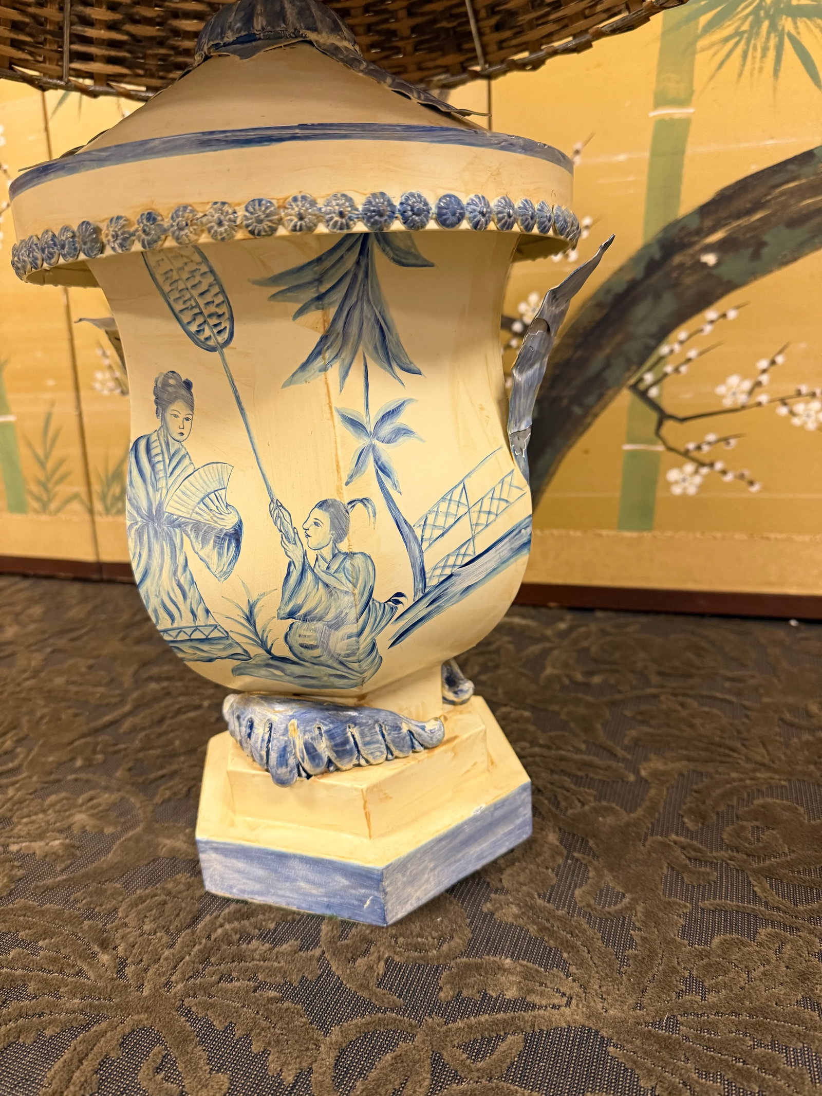Vintage Chinoiserie Hand Painted Tole Table Lamp With Wicker Shade - 5