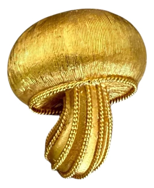 Vintage Trifari Mushroom Brooch Mid 20th Century (1 of 12)