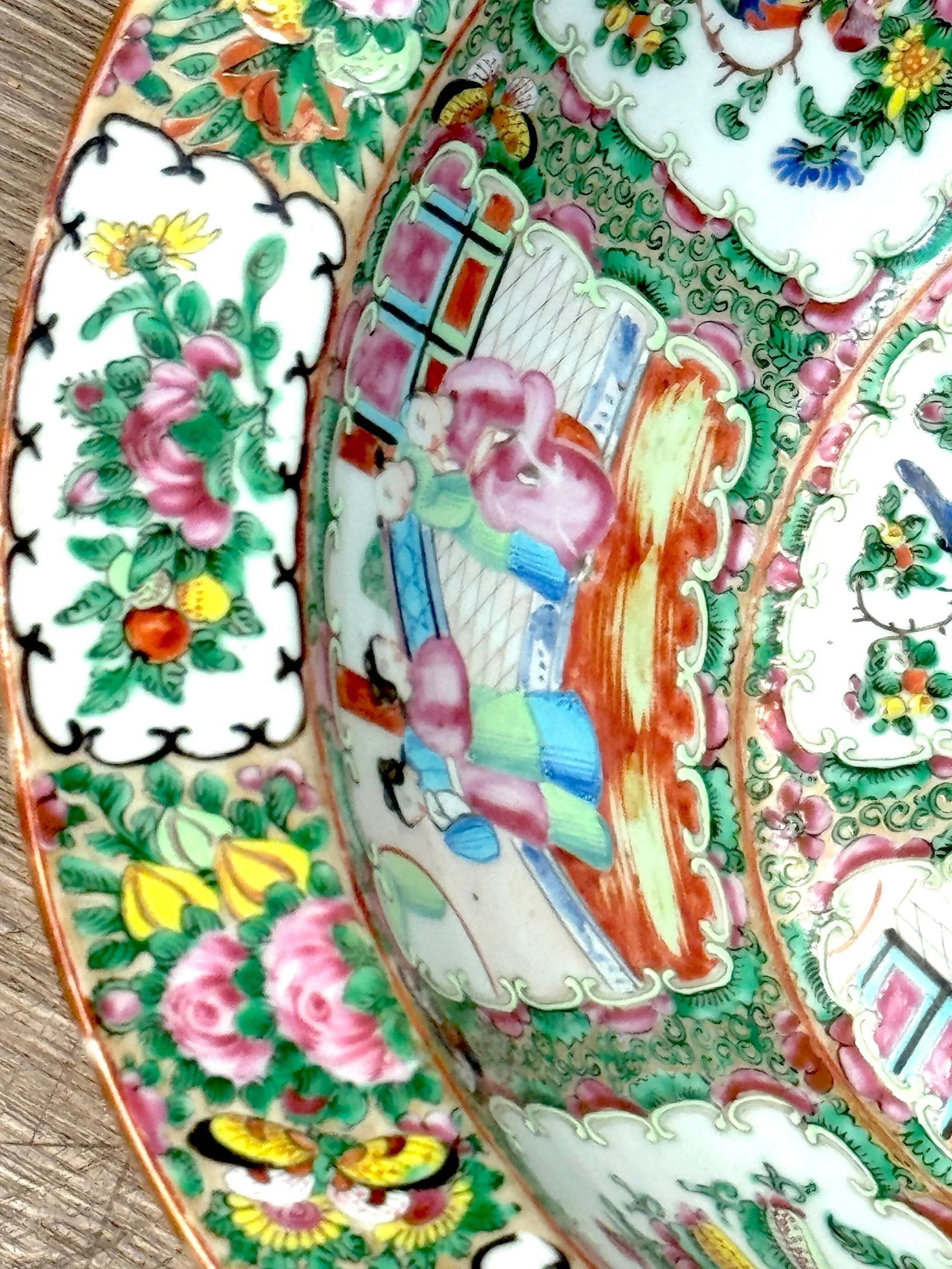 Stunning Large 19th Century Rose Medallion Rimed Bowl/Basin - 2