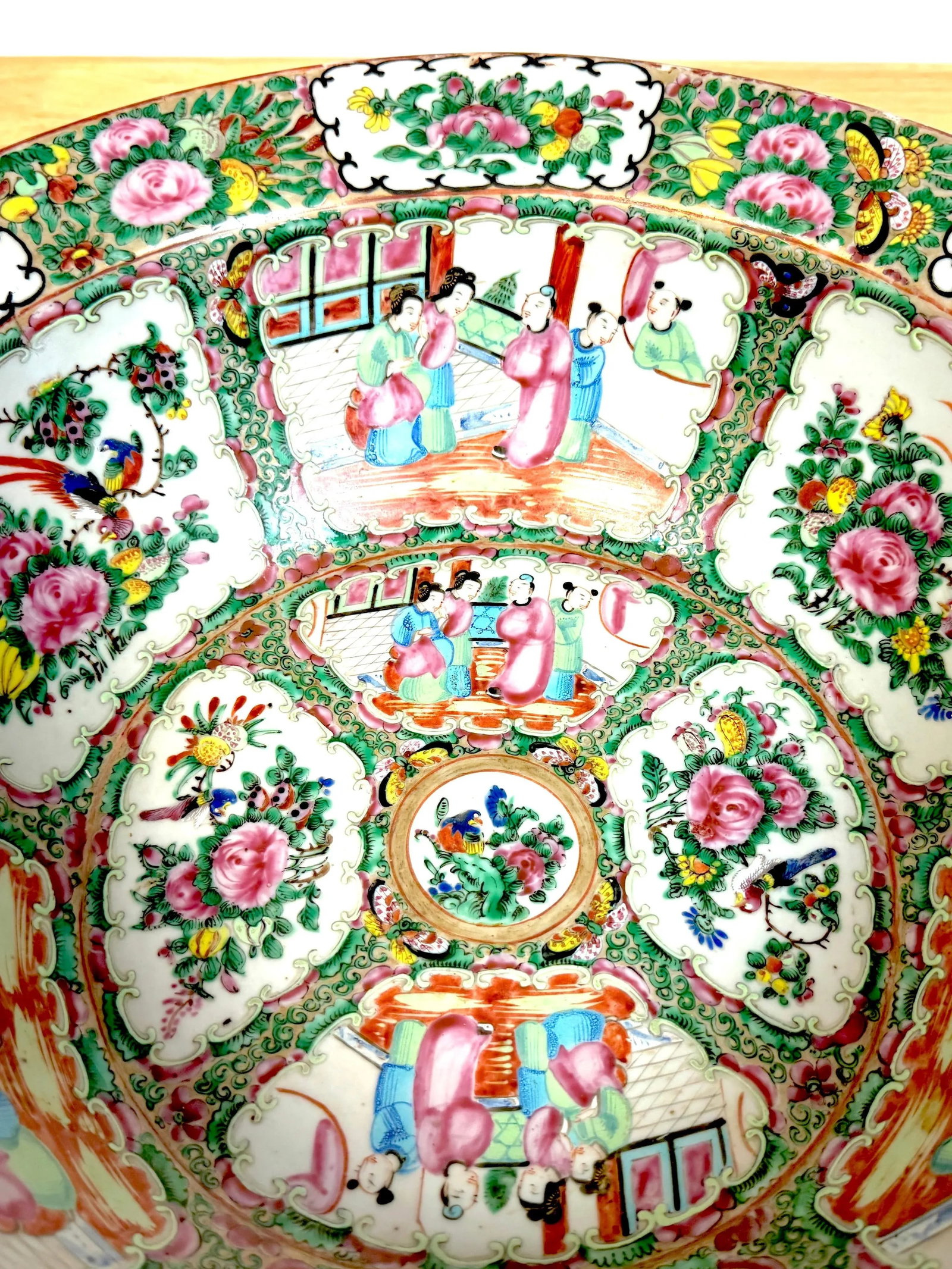 Stunning Large 19th Century Rose Medallion Rimed Bowl/Basin - 3