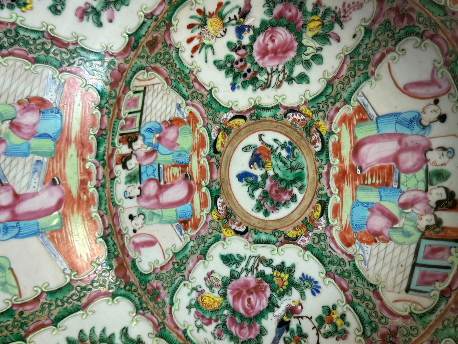 Stunning Large 19th Century Rose Medallion Rimed Bowl/Basin - 4