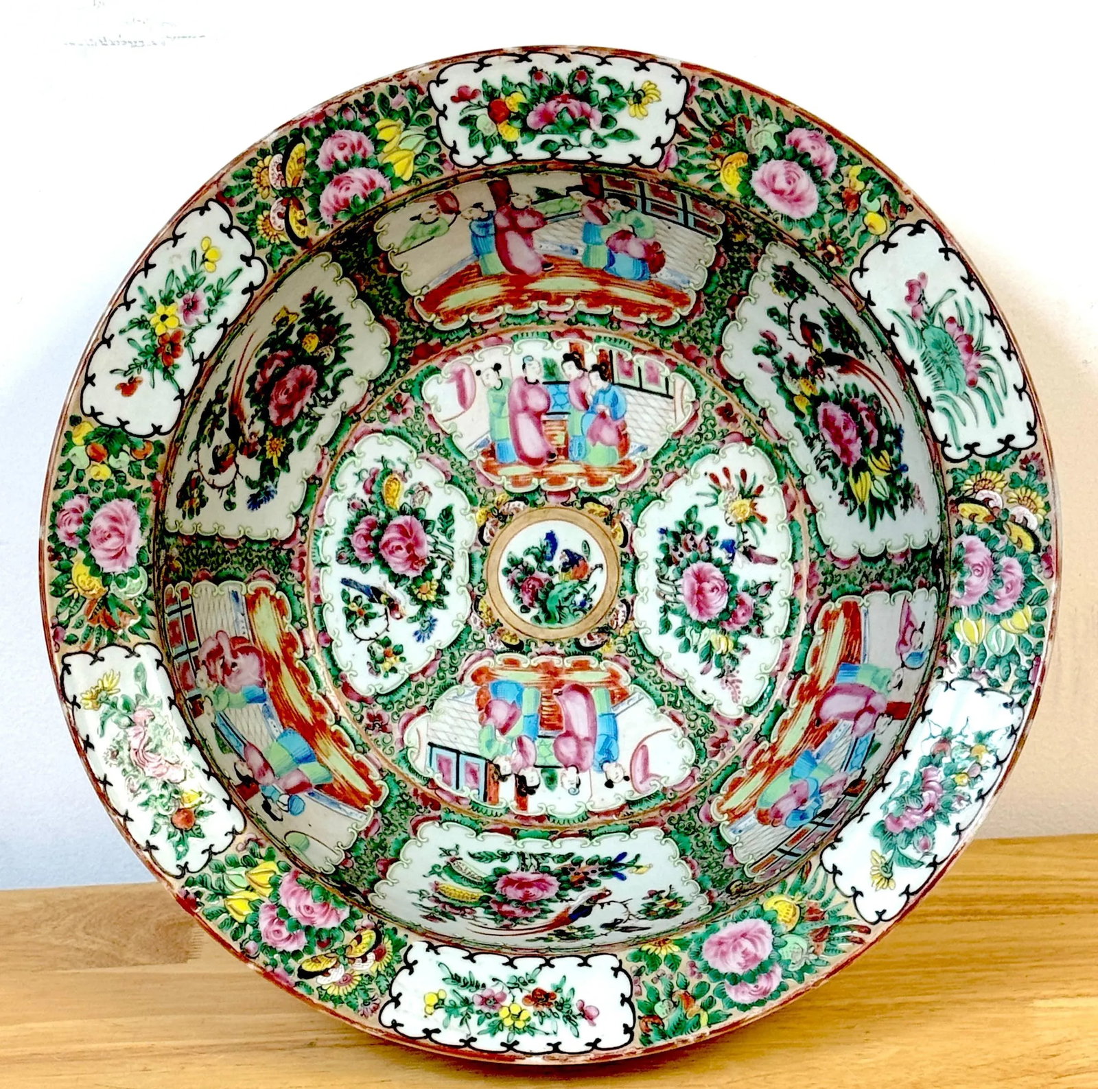 Stunning Large 19th Century Rose Medallion Rimed Bowl/Basin - 5