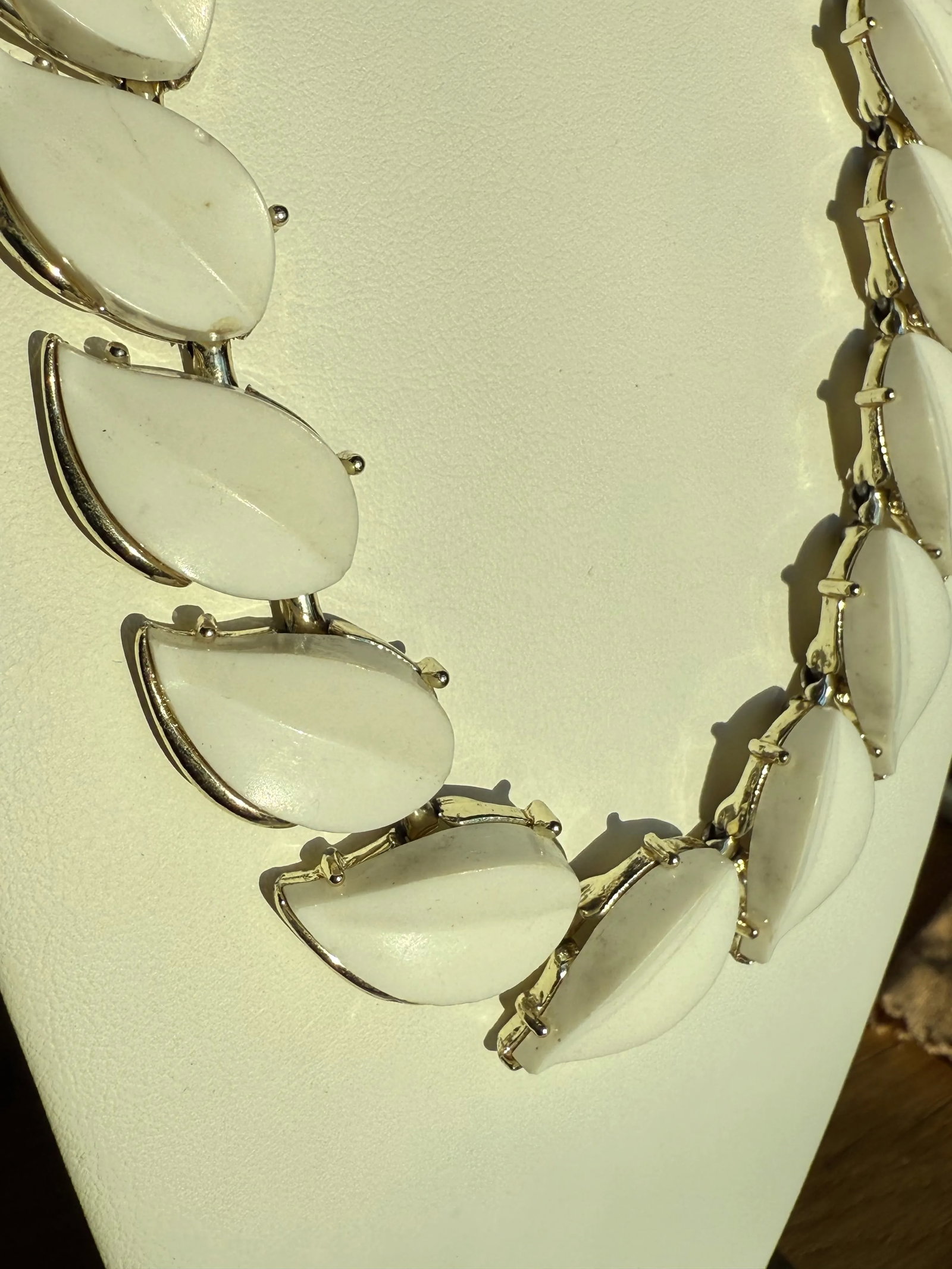 Vintage White Lucite Leaf Demi Parure Jewelry Set Necklace and Bracelet - 5