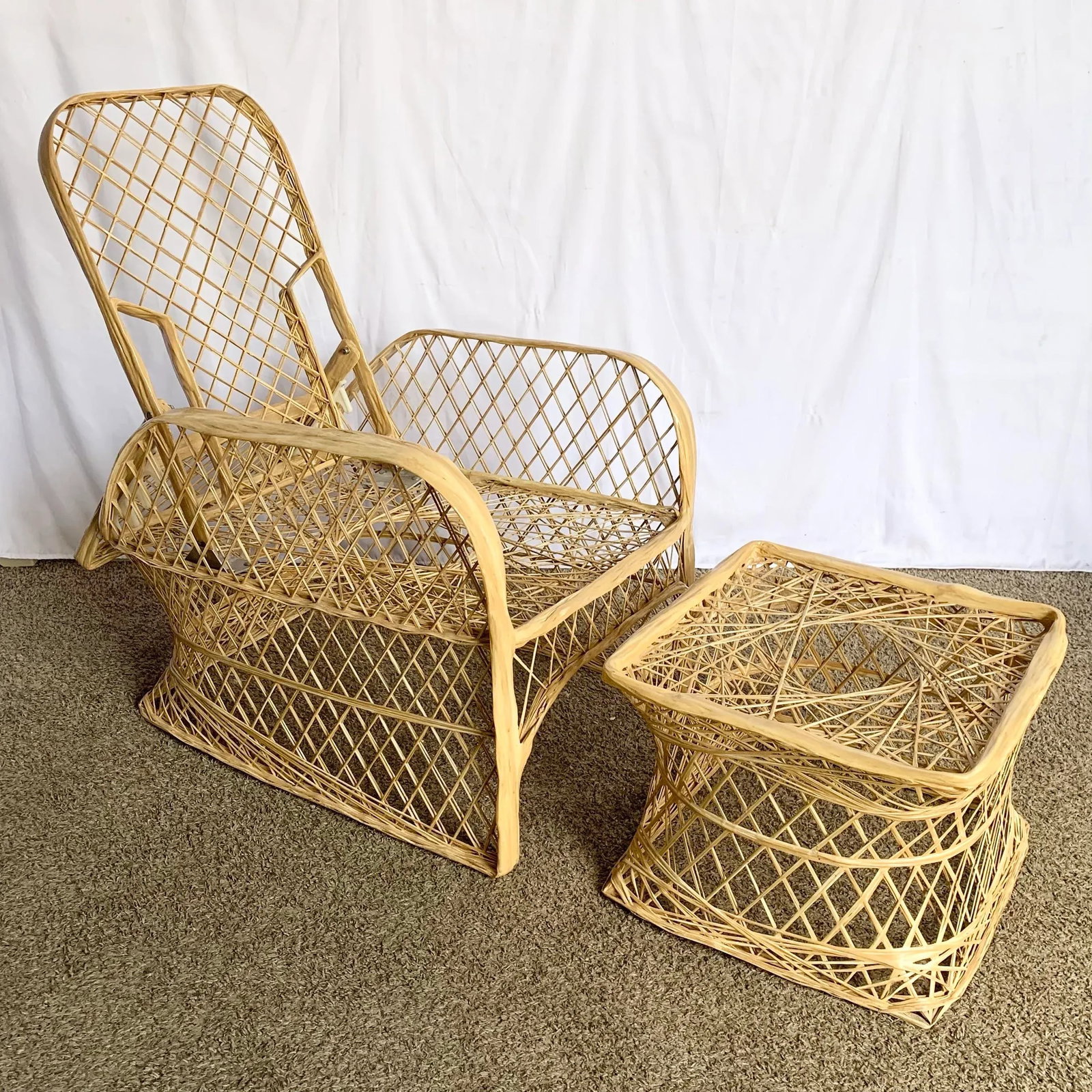 Mid Century Modern Spun Fiber Glass Adjustable Lounge Chair With Ottoman - 2
