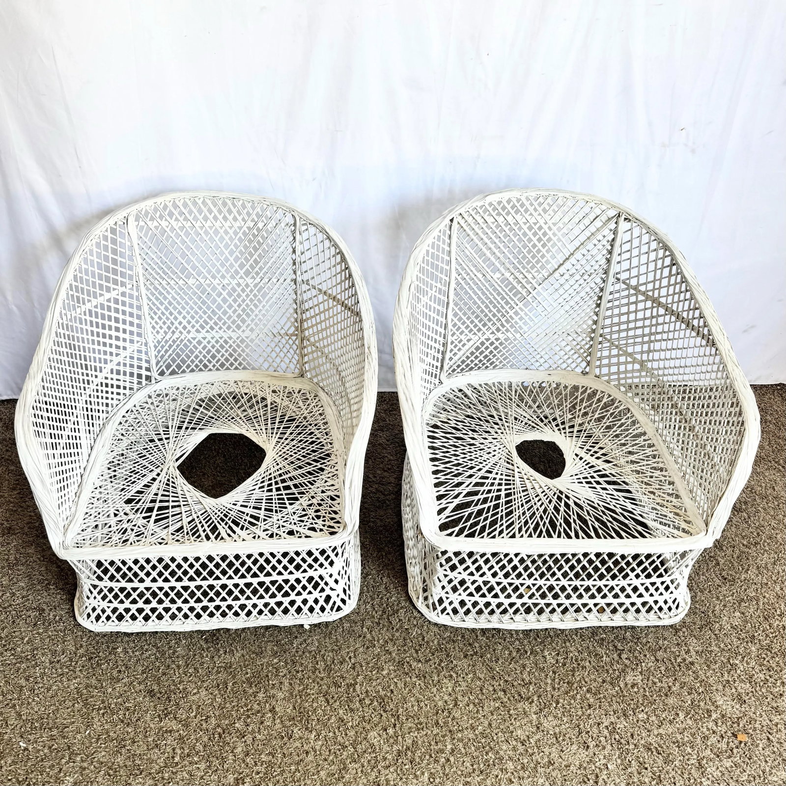 Mid Century Modern Spun Fiberglass Lounge Chairs With Ottomans - 4 Pieces - 4