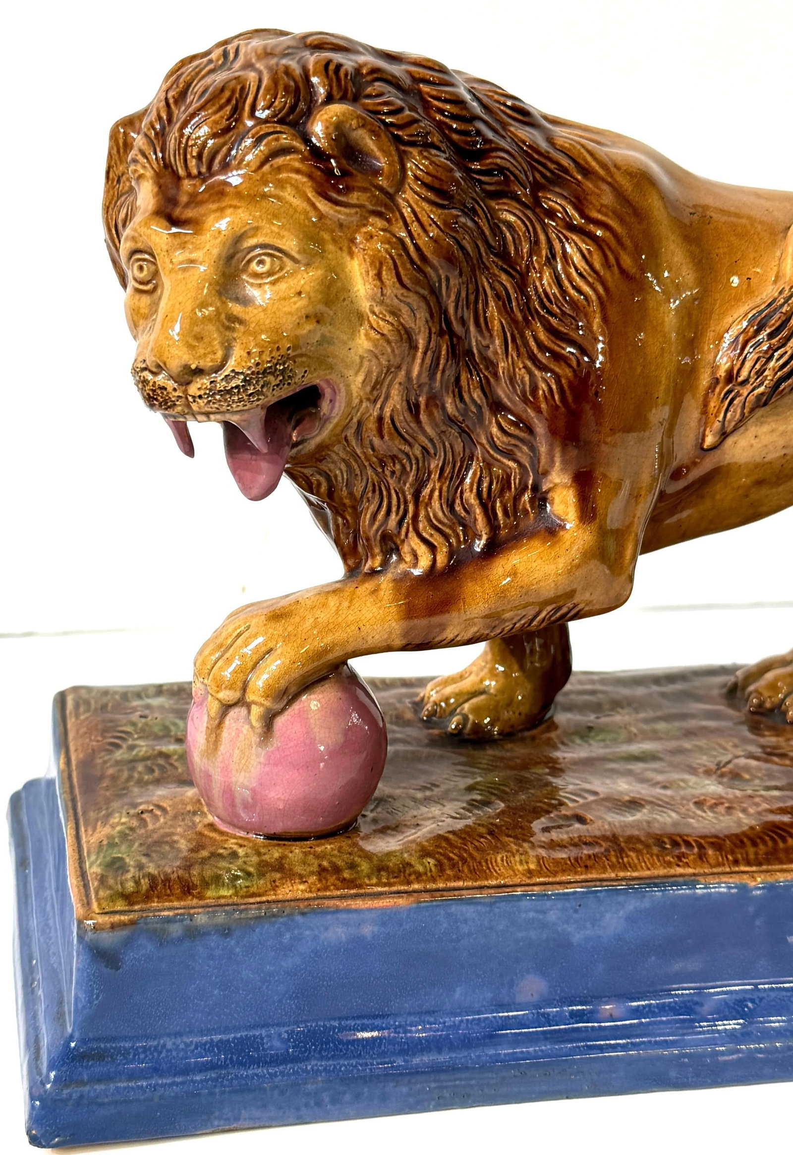 Rare Pair of Ralph Wood Staffordshire Medici Lions in Pink and Blue Bases - 11