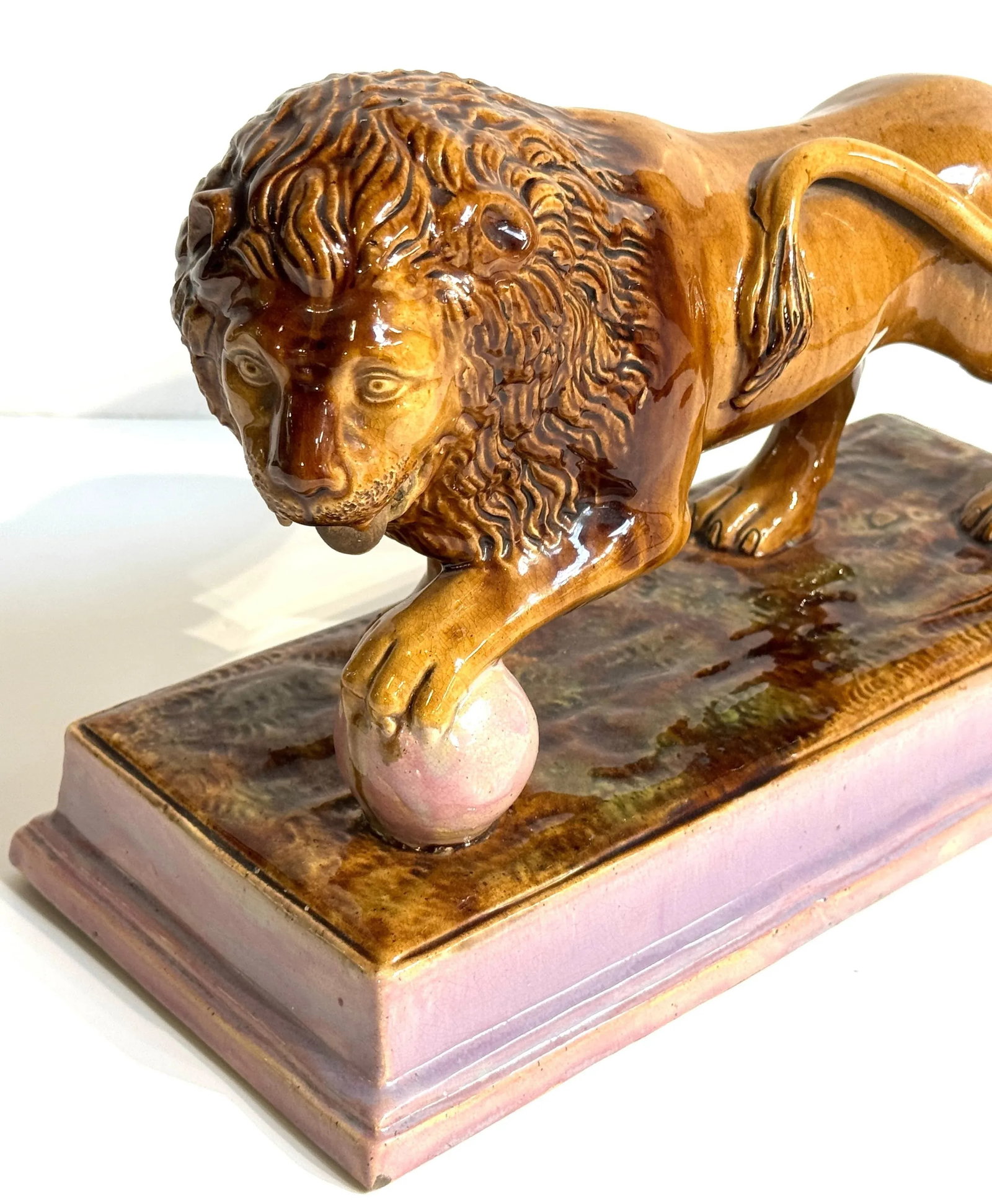 Rare Pair of Ralph Wood Staffordshire Medici Lions in Pink and Blue Bases - 3