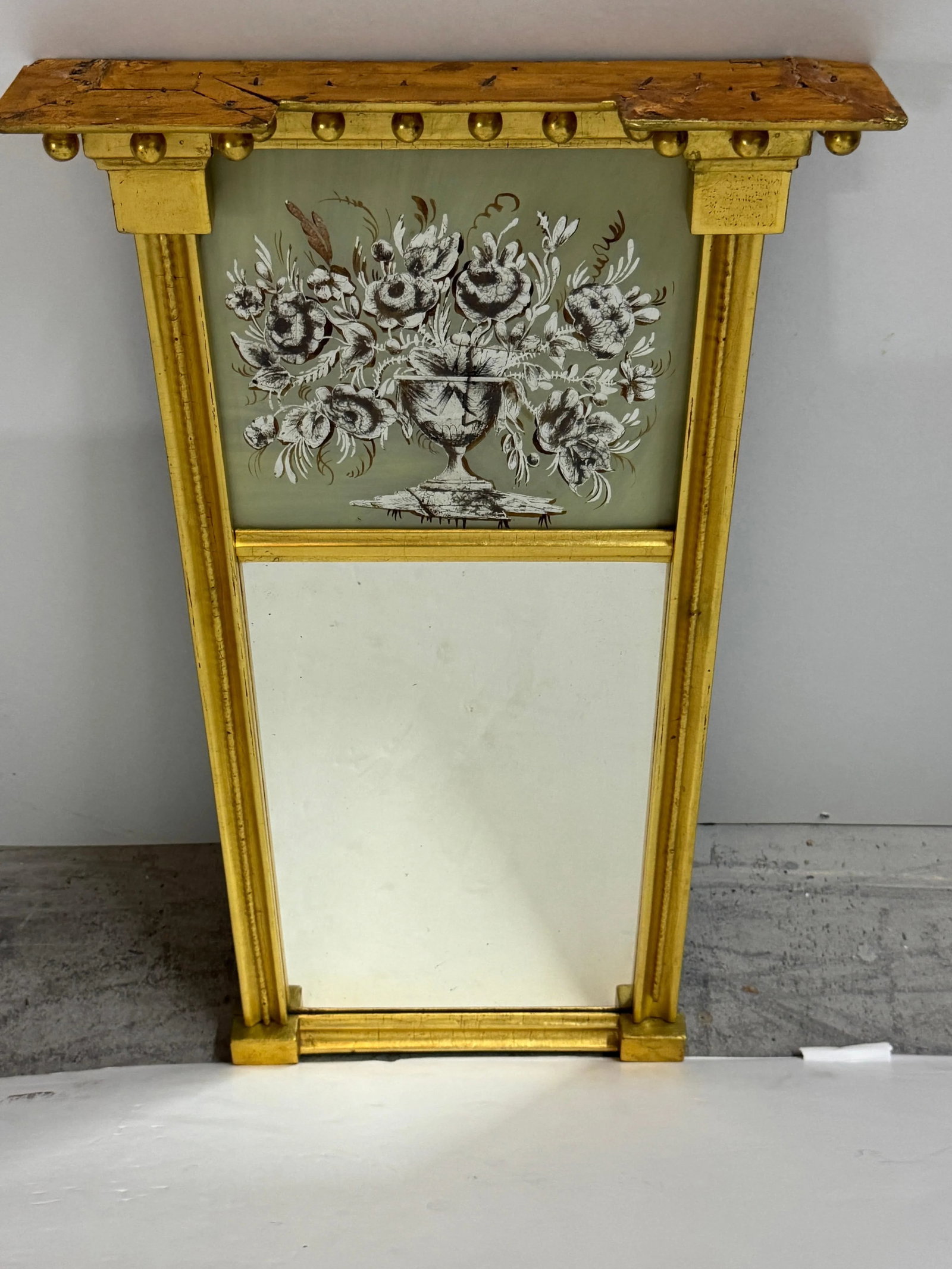 American Federal Églomisé and Giltwood Trapezoidal Pier Mirror - 3
