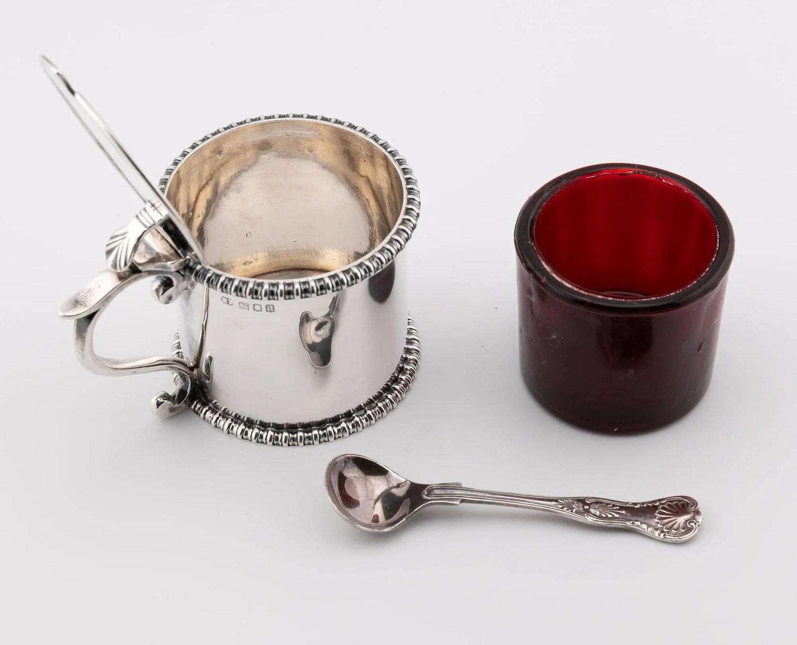 19th Century Victorian English Sterling Silver Mustard Pot With Liner and Spoon - 4